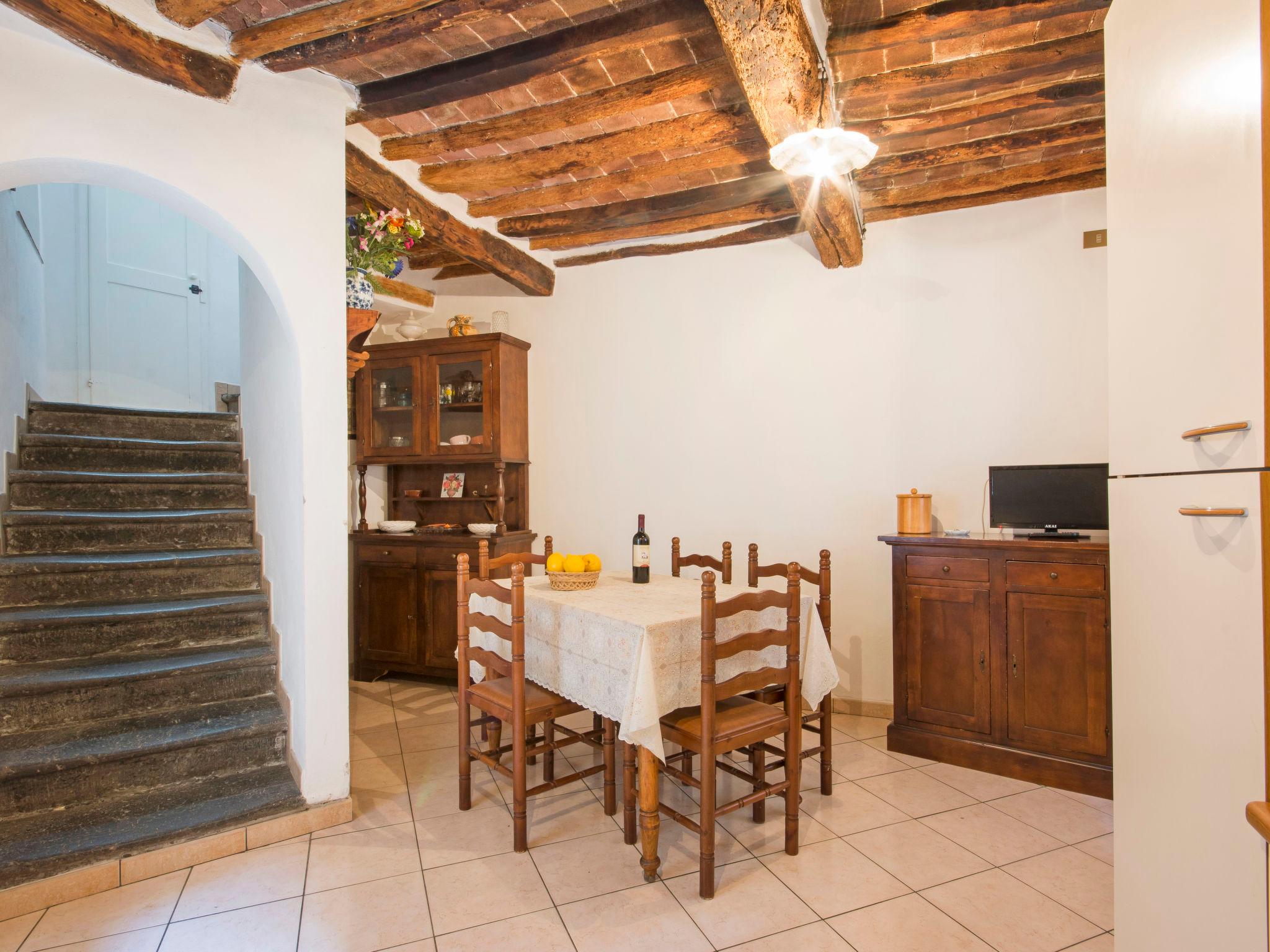 Foto 2 - Apartment mit 2 Schlafzimmern in Montecatini Val di Cecina