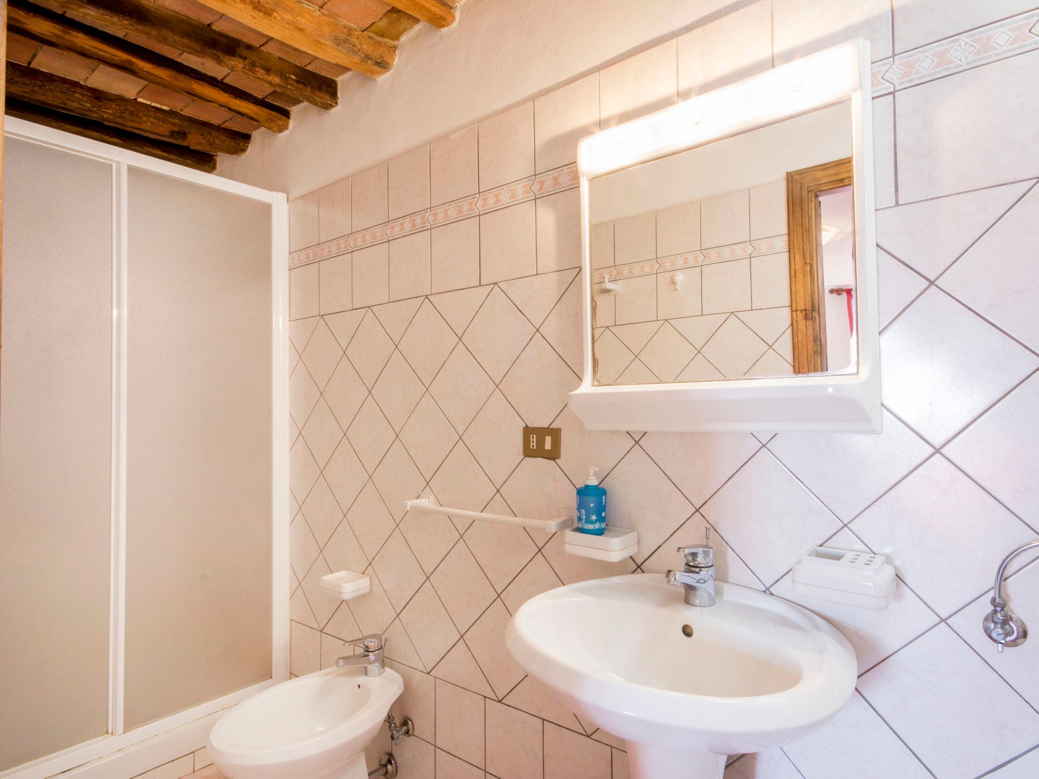 Foto 12 - Apartment mit 2 Schlafzimmern in Montecatini Val di Cecina