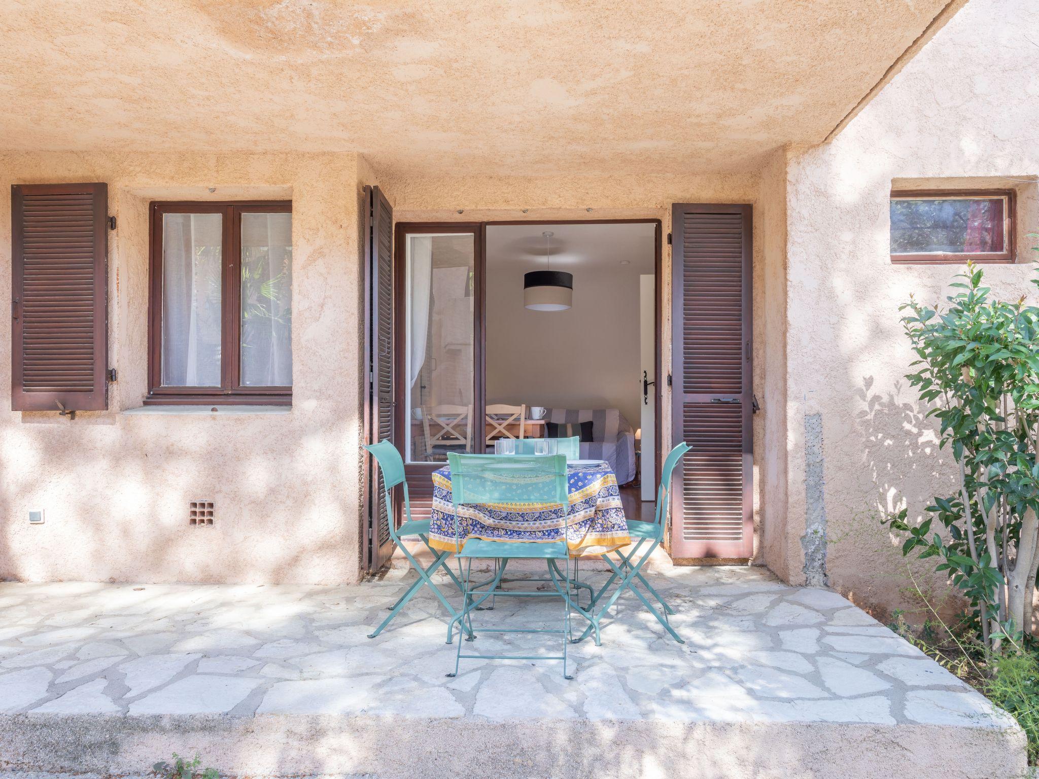 Photo 12 - Apartment in Saint-Raphaël with swimming pool and sea view