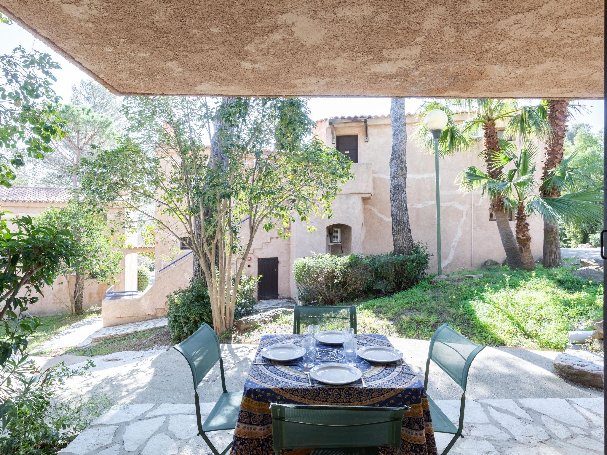 Photo 3 - Apartment in Saint-Raphaël with swimming pool and sea view