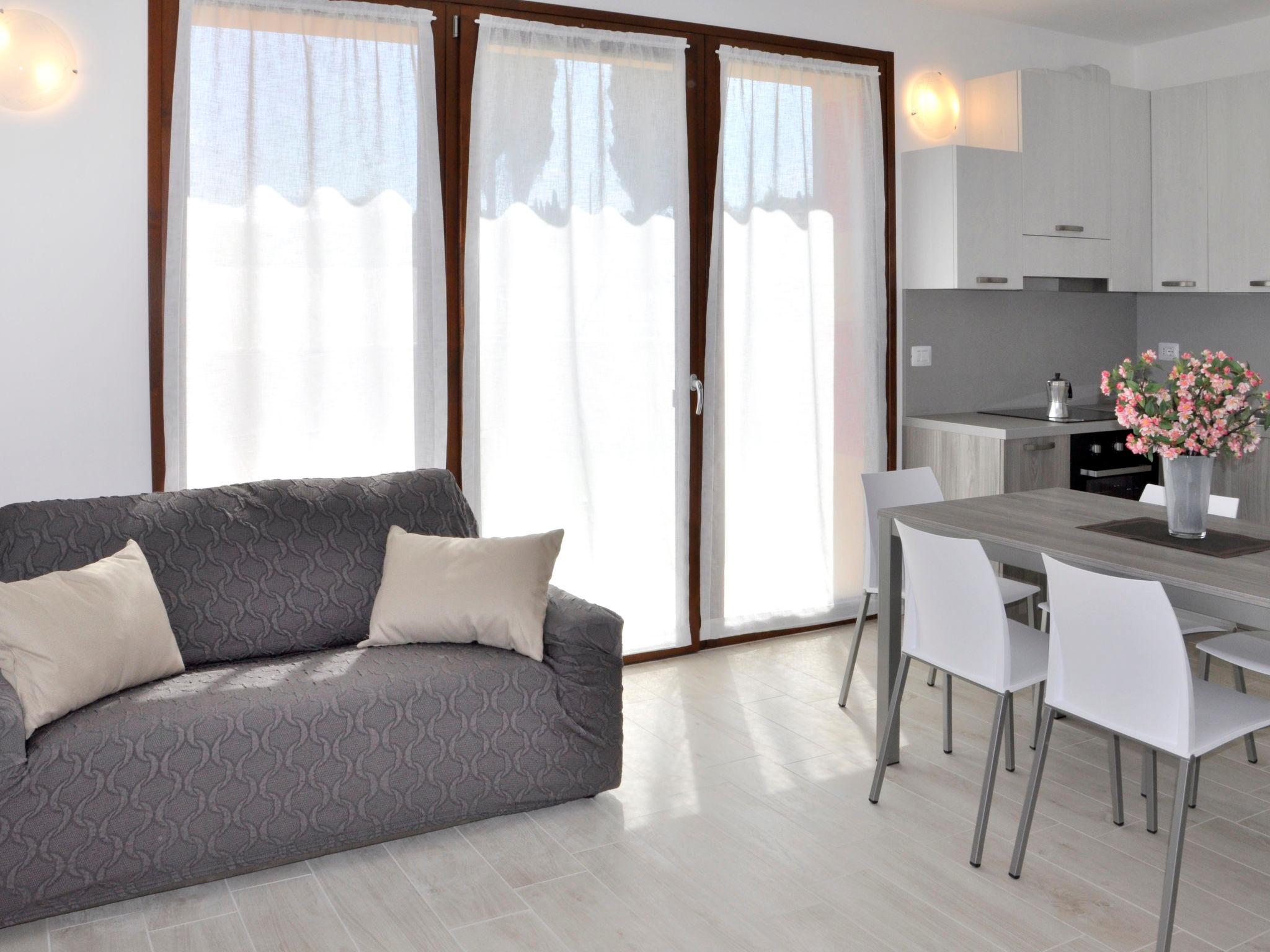 Photo 6 - 3 bedroom Apartment in Lazise with swimming pool and garden