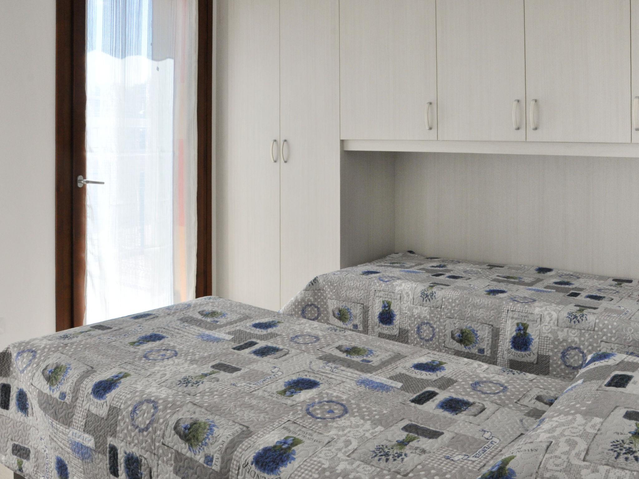 Foto 13 - Appartamento con 3 camere da letto a Lazise con piscina e vista sulle montagne
