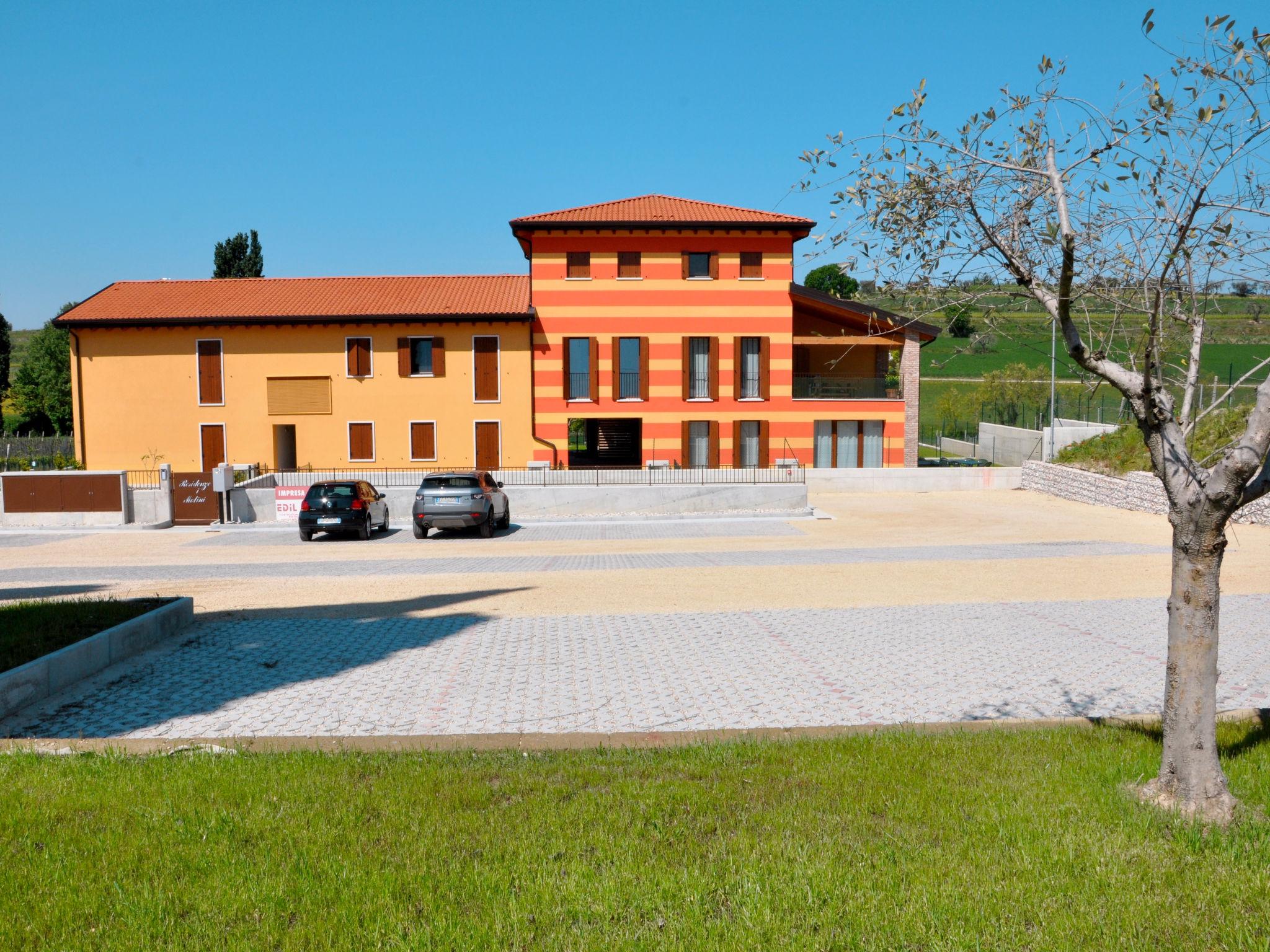 Foto 3 - Apartamento de 3 habitaciones en Lazise con piscina y vistas a la montaña