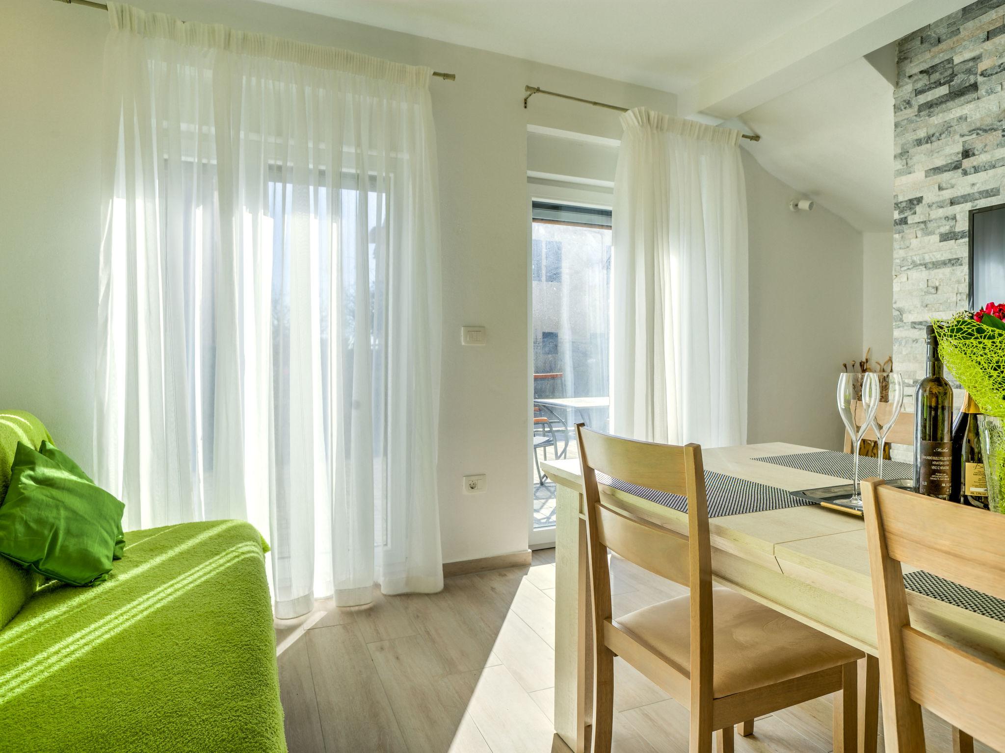 Foto 8 - Casa de 1 habitación en Novigrad con terraza y vistas al mar