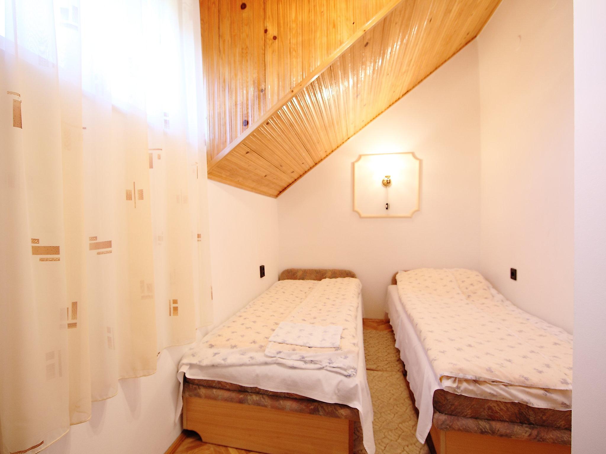 Foto 9 - Haus mit 3 Schlafzimmern in Balatonmáriafürdő mit garten und terrasse