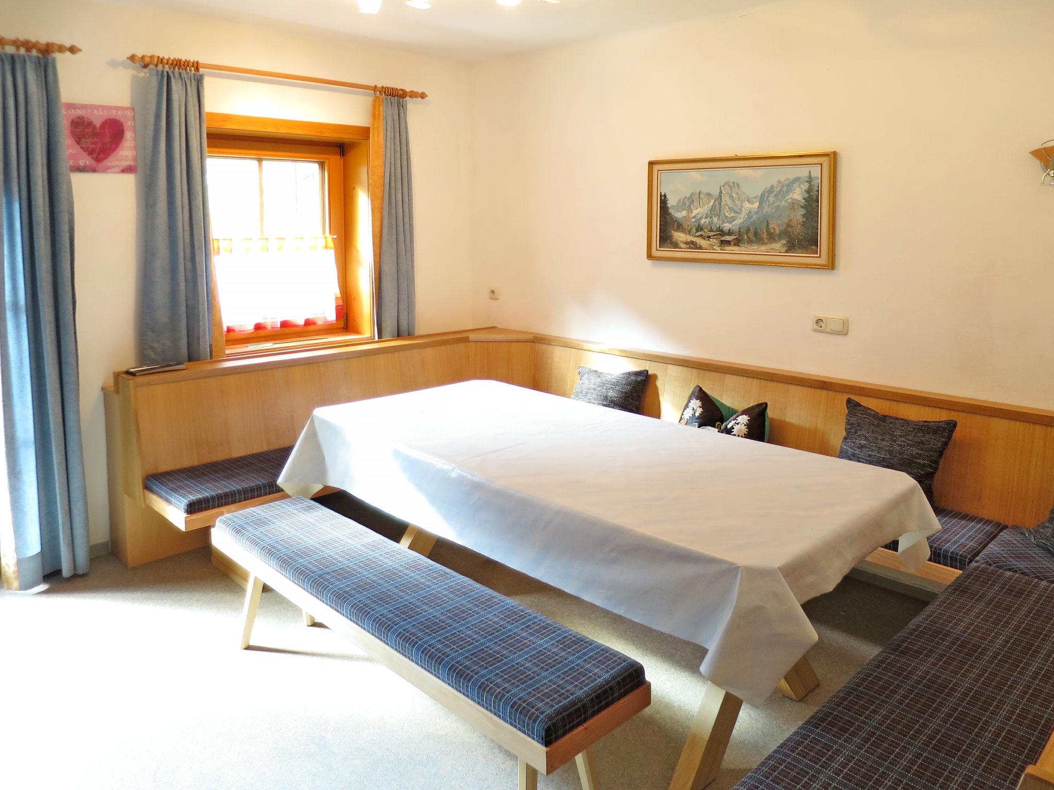 Foto 3 - Appartamento con 6 camere da letto a Schwendau con vista sulle montagne