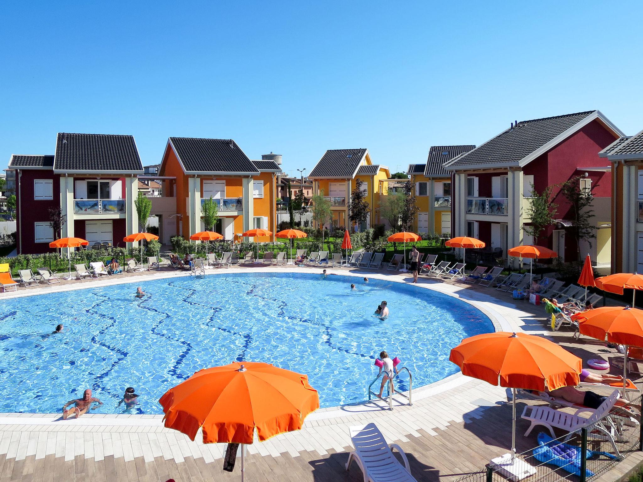 Foto 1 - Apartamento de 3 habitaciones en Jesolo con piscina y vistas al mar