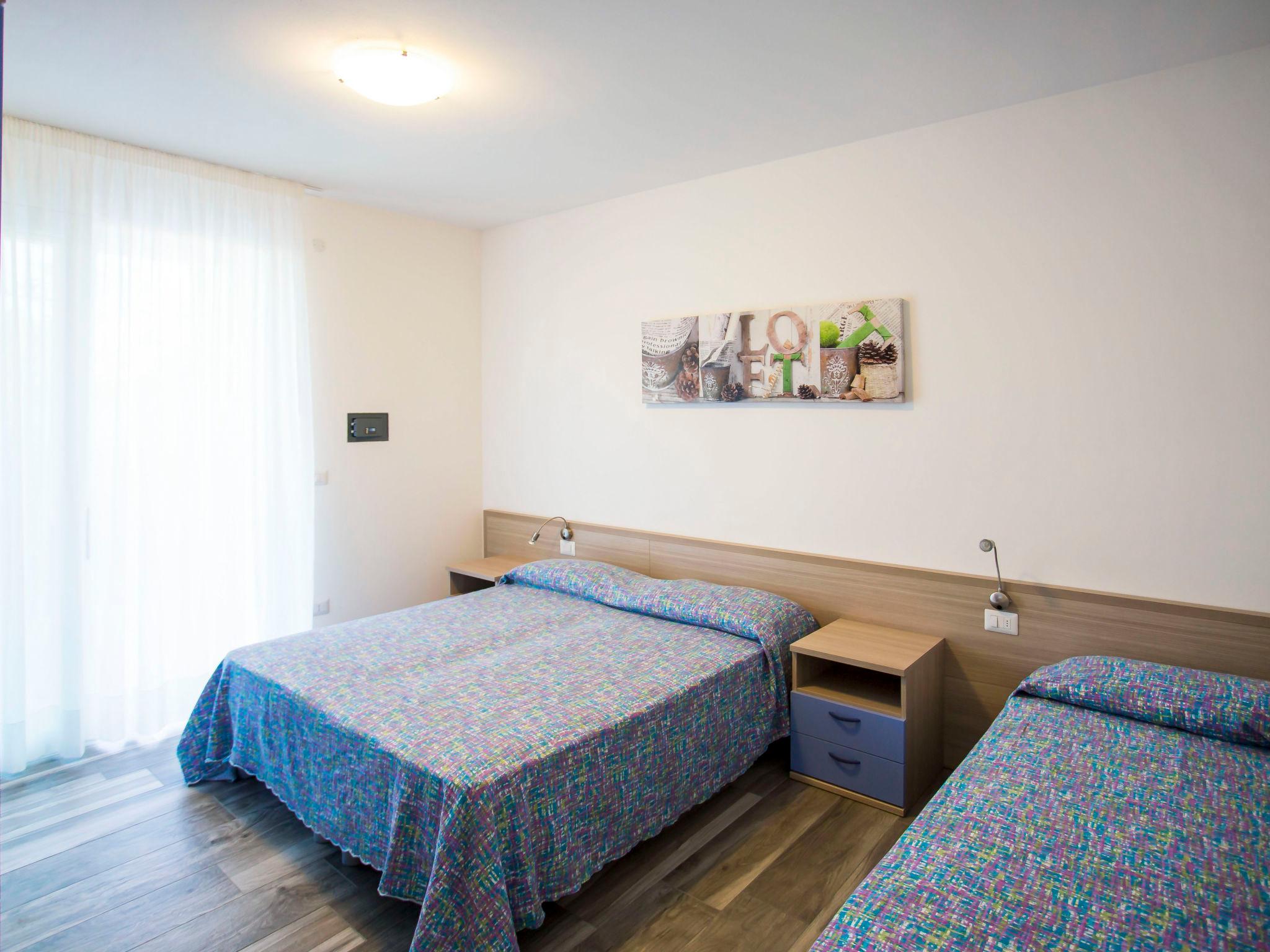 Foto 9 - Appartamento con 2 camere da letto a Jesolo con piscina e vista mare