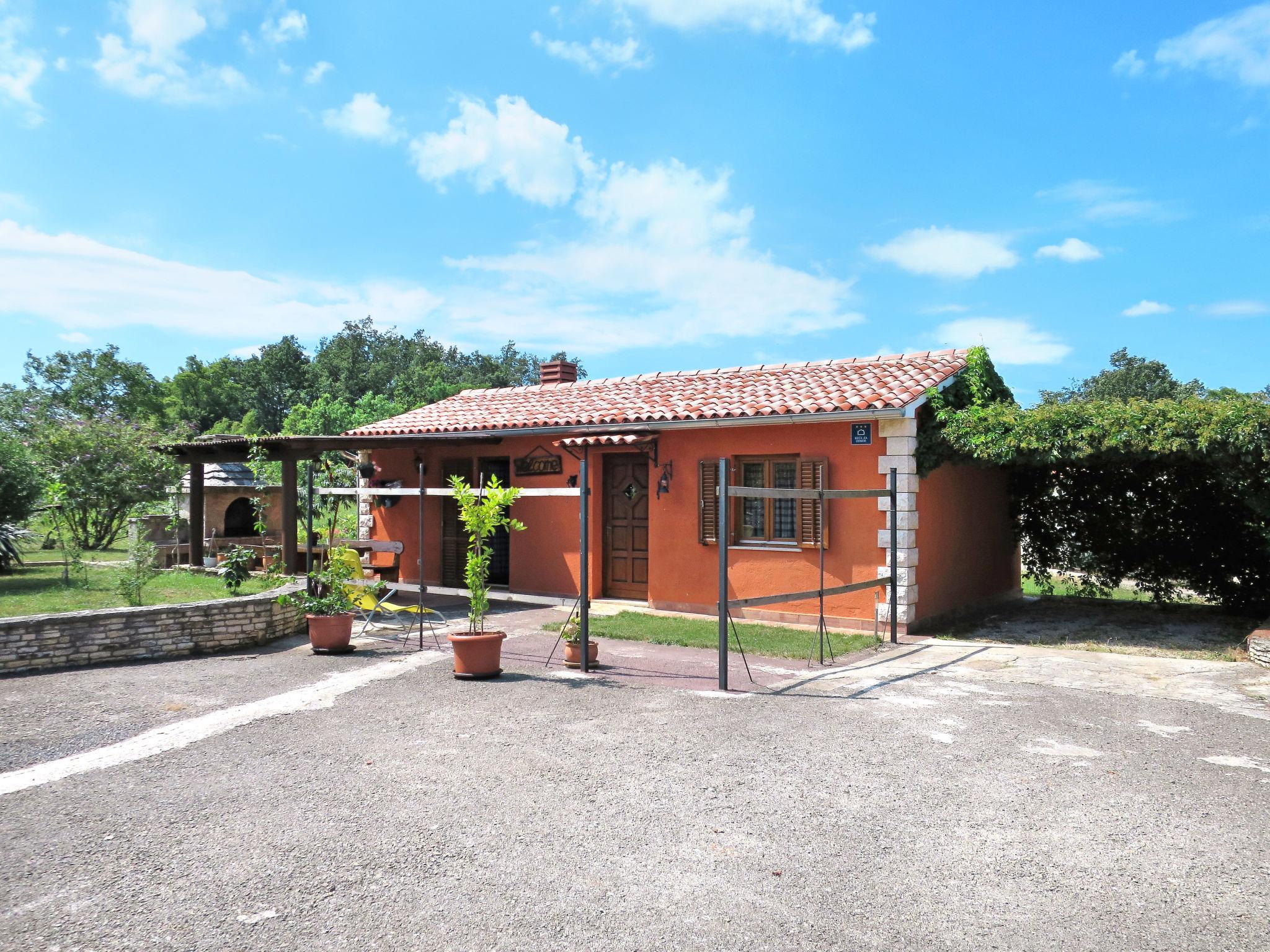 Photo 1 - Maison de 1 chambre à Barban avec terrasse et vues à la mer