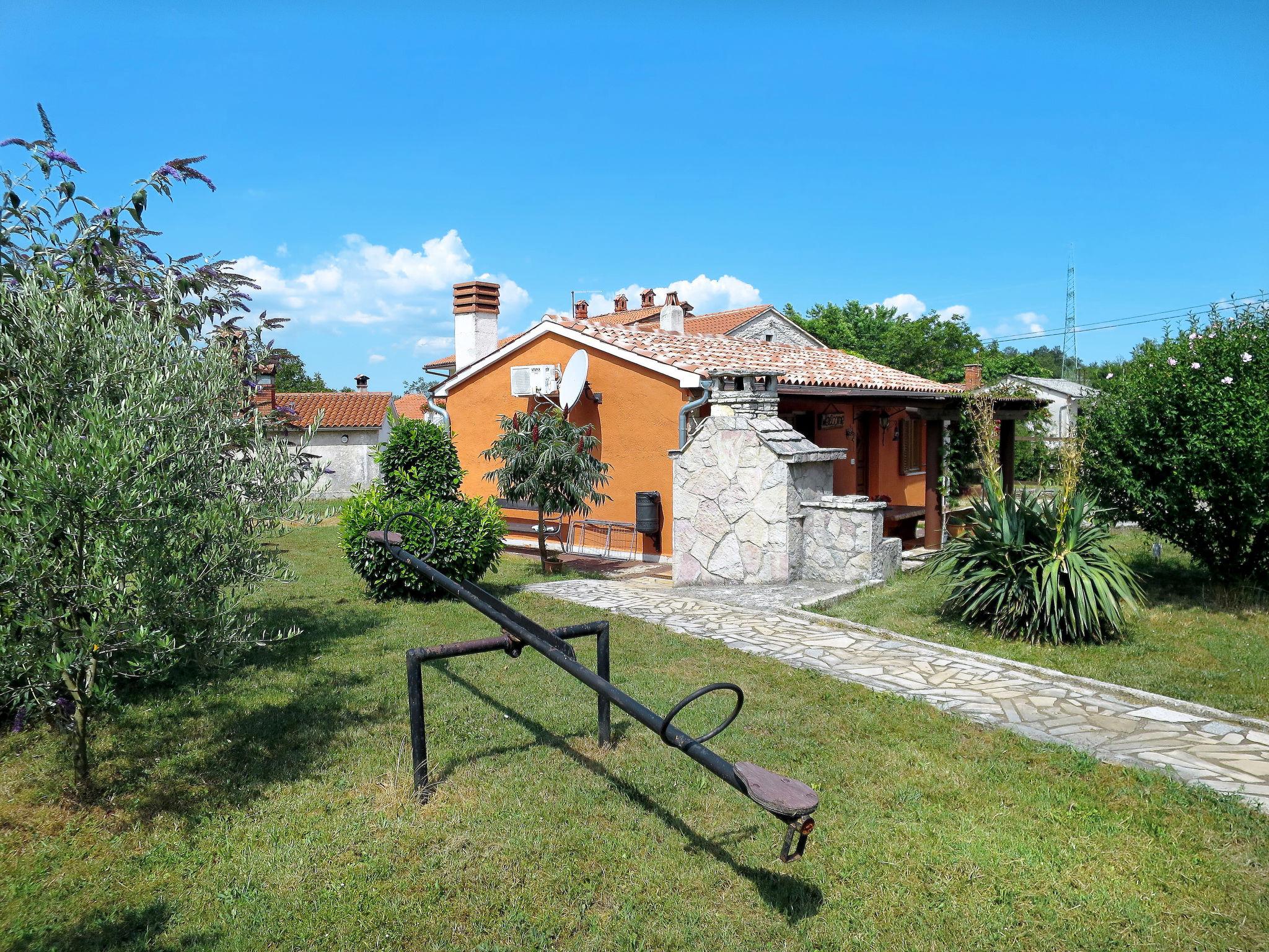 Photo 17 - Maison de 1 chambre à Barban avec terrasse et vues à la mer