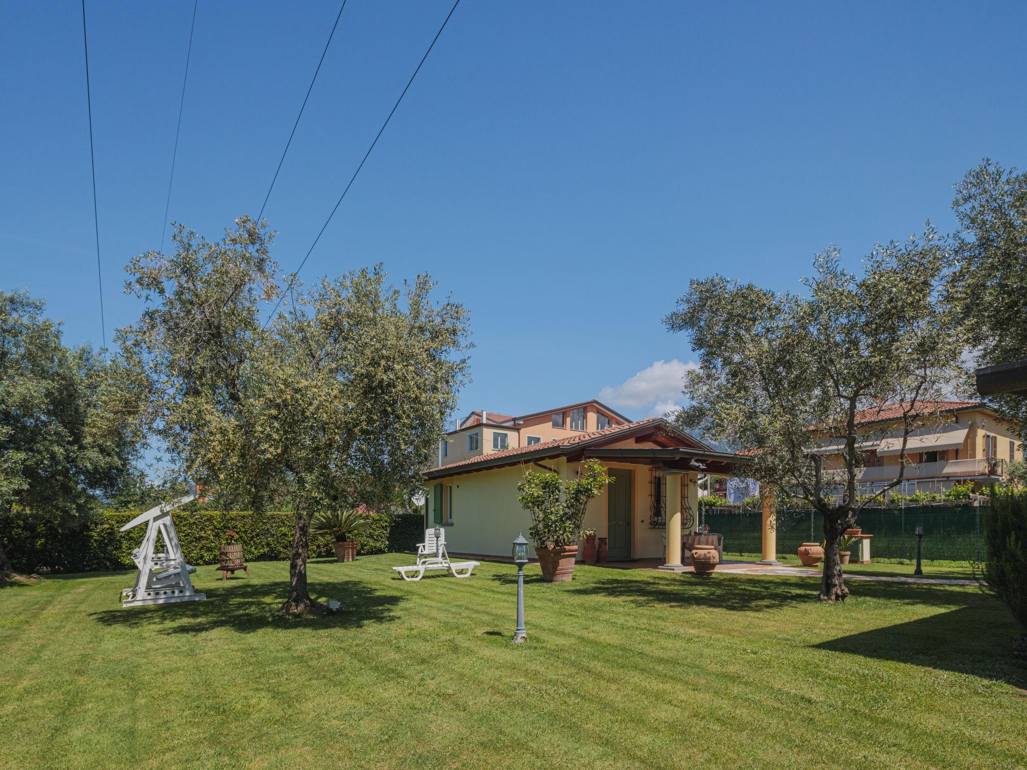 Photo 3 - Maison de 1 chambre à Massa avec jardin et terrasse