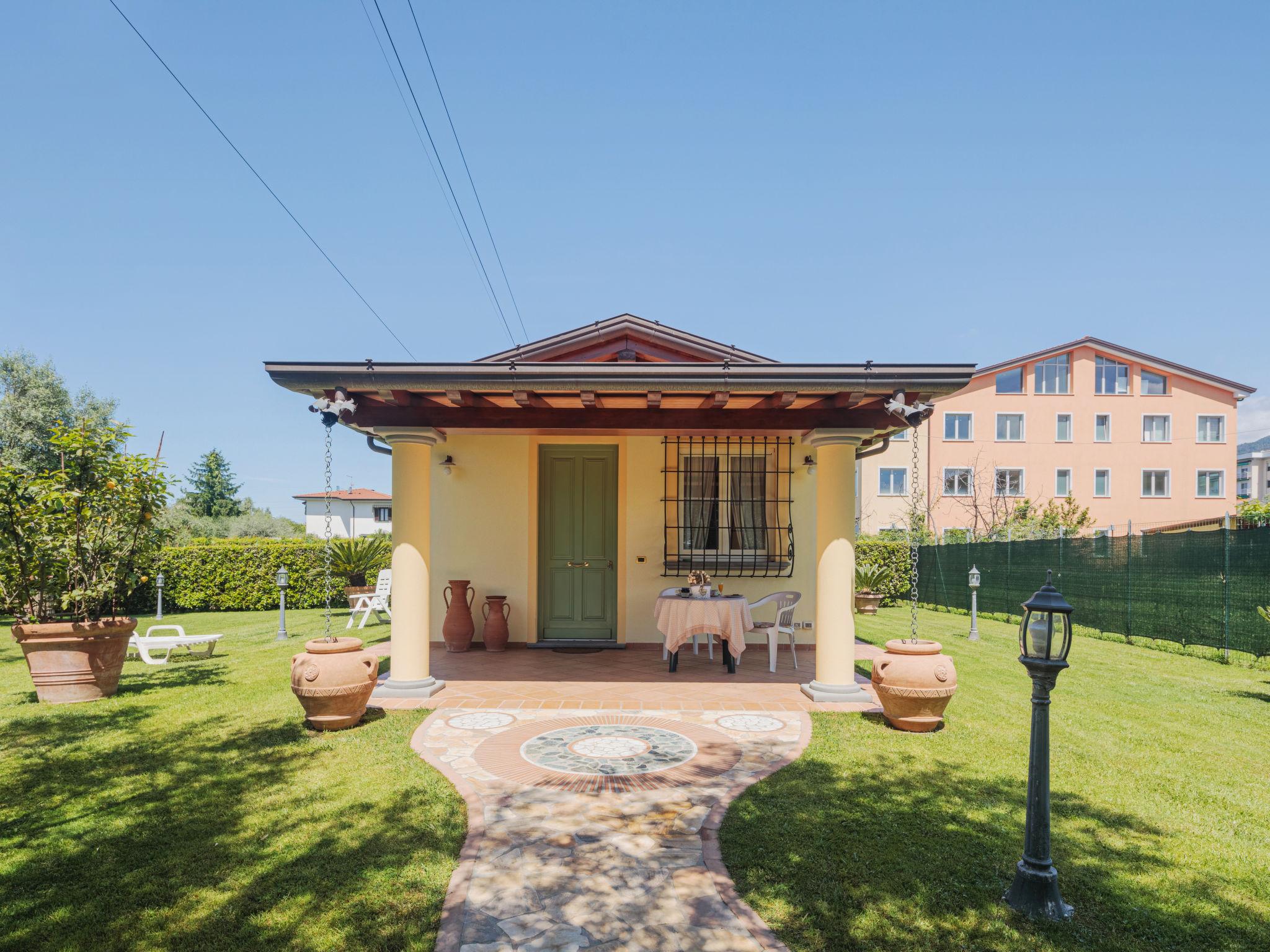 Photo 15 - Maison de 1 chambre à Massa avec jardin et terrasse