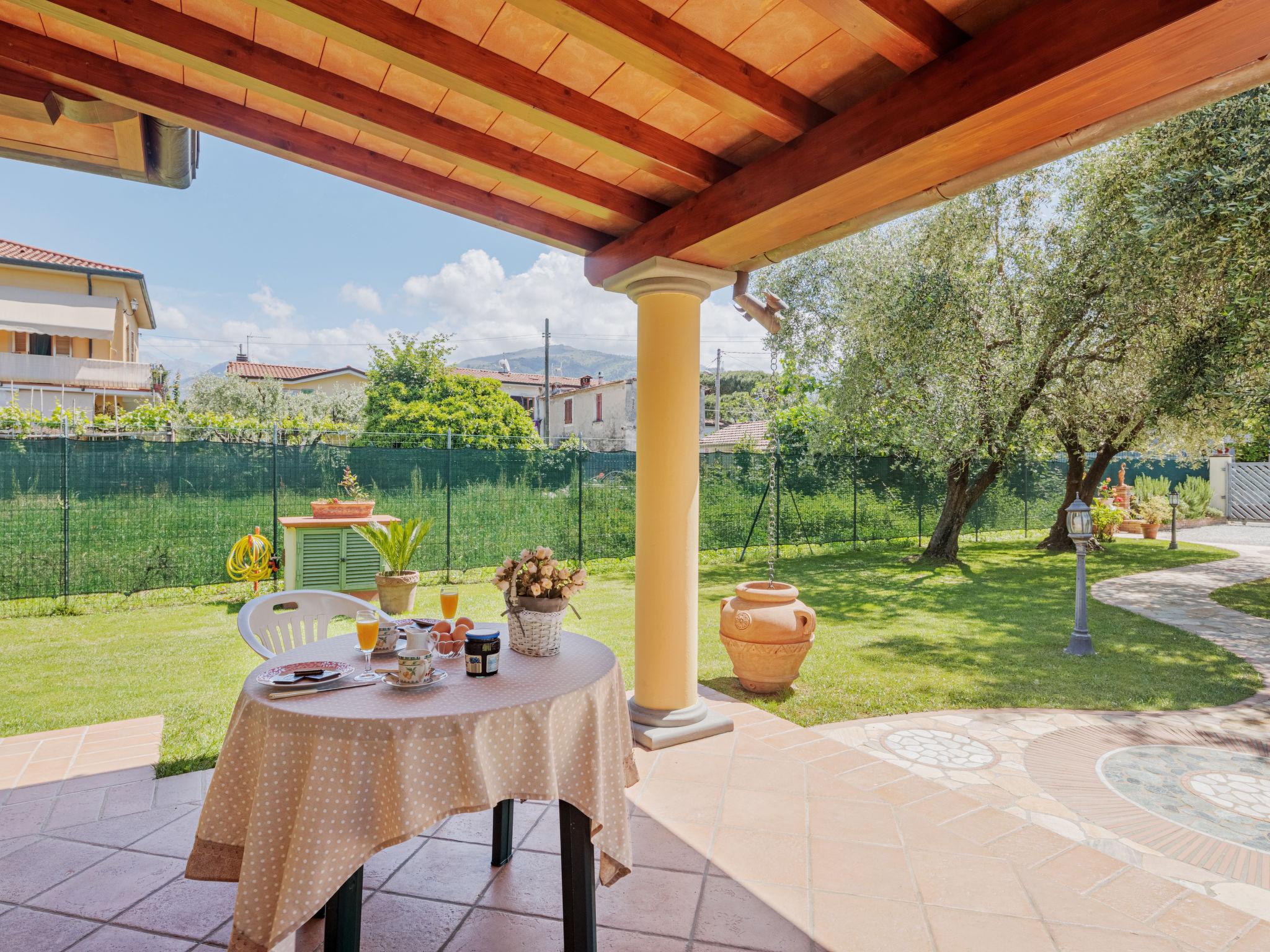 Photo 2 - Maison de 1 chambre à Massa avec jardin et terrasse