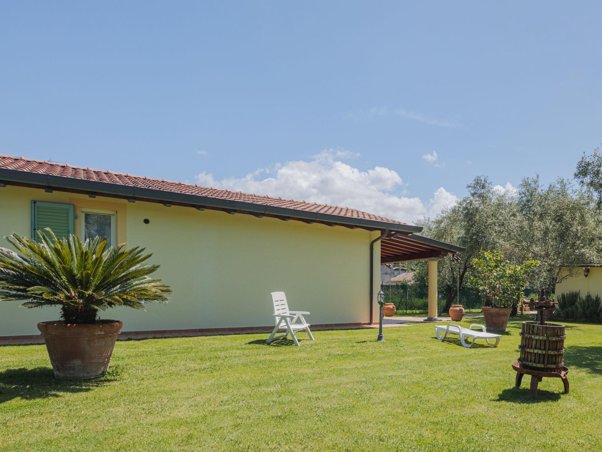 Photo 21 - Maison de 1 chambre à Massa avec jardin et terrasse