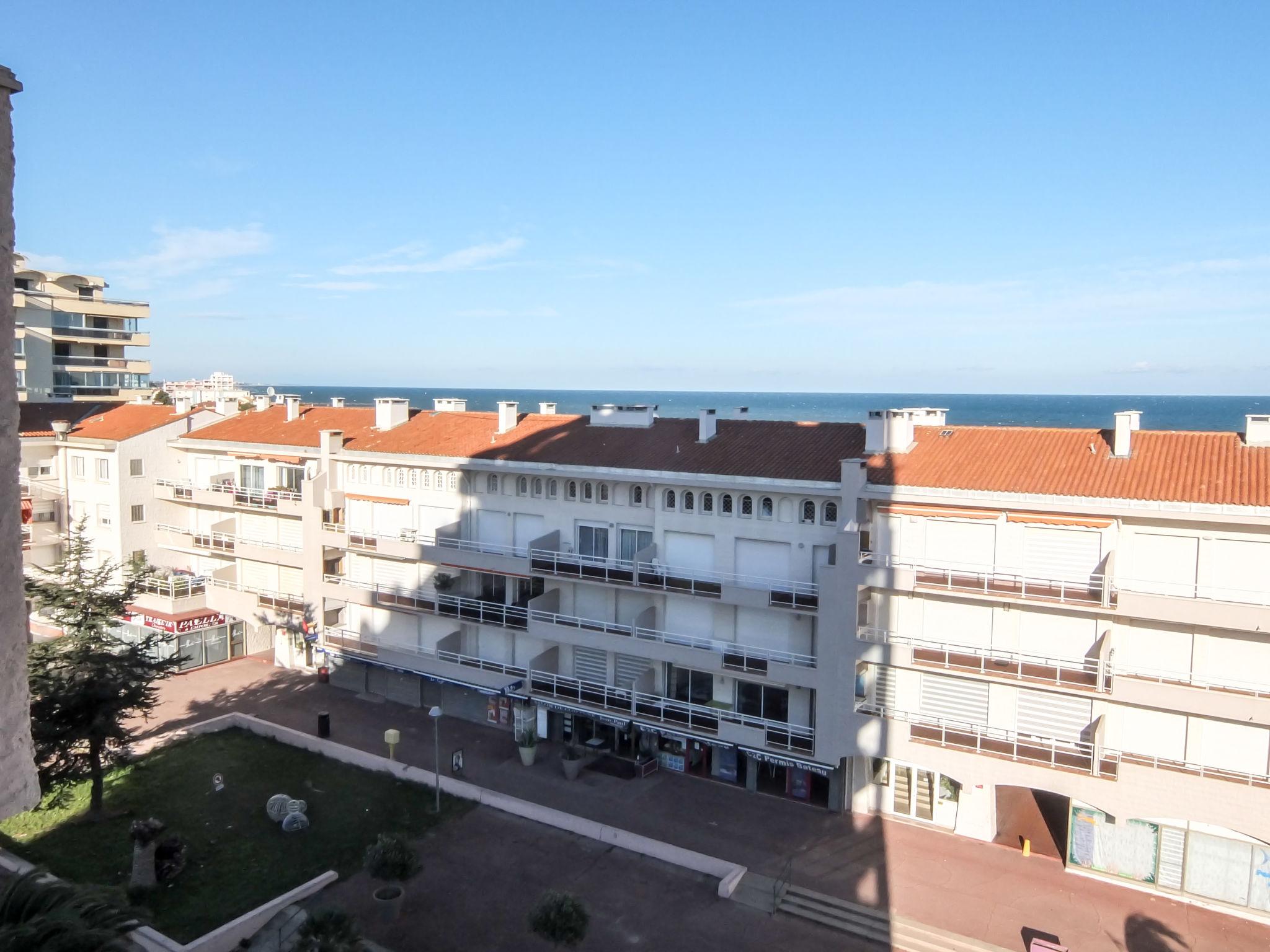 Foto 11 - Appartamento con 1 camera da letto a Saint-Cyprien con vista mare