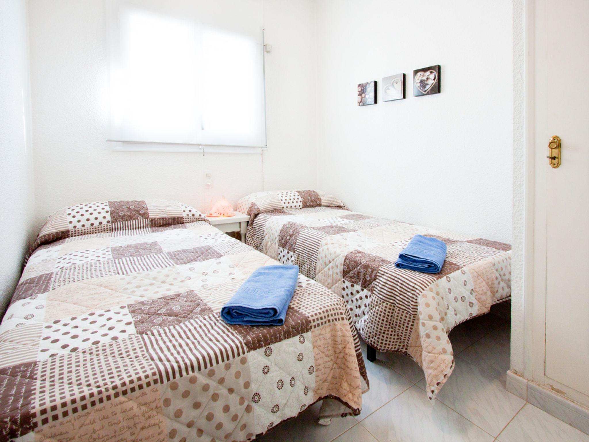 Foto 8 - Haus mit 3 Schlafzimmern in Castelló d'Empúries mit privater pool und garten