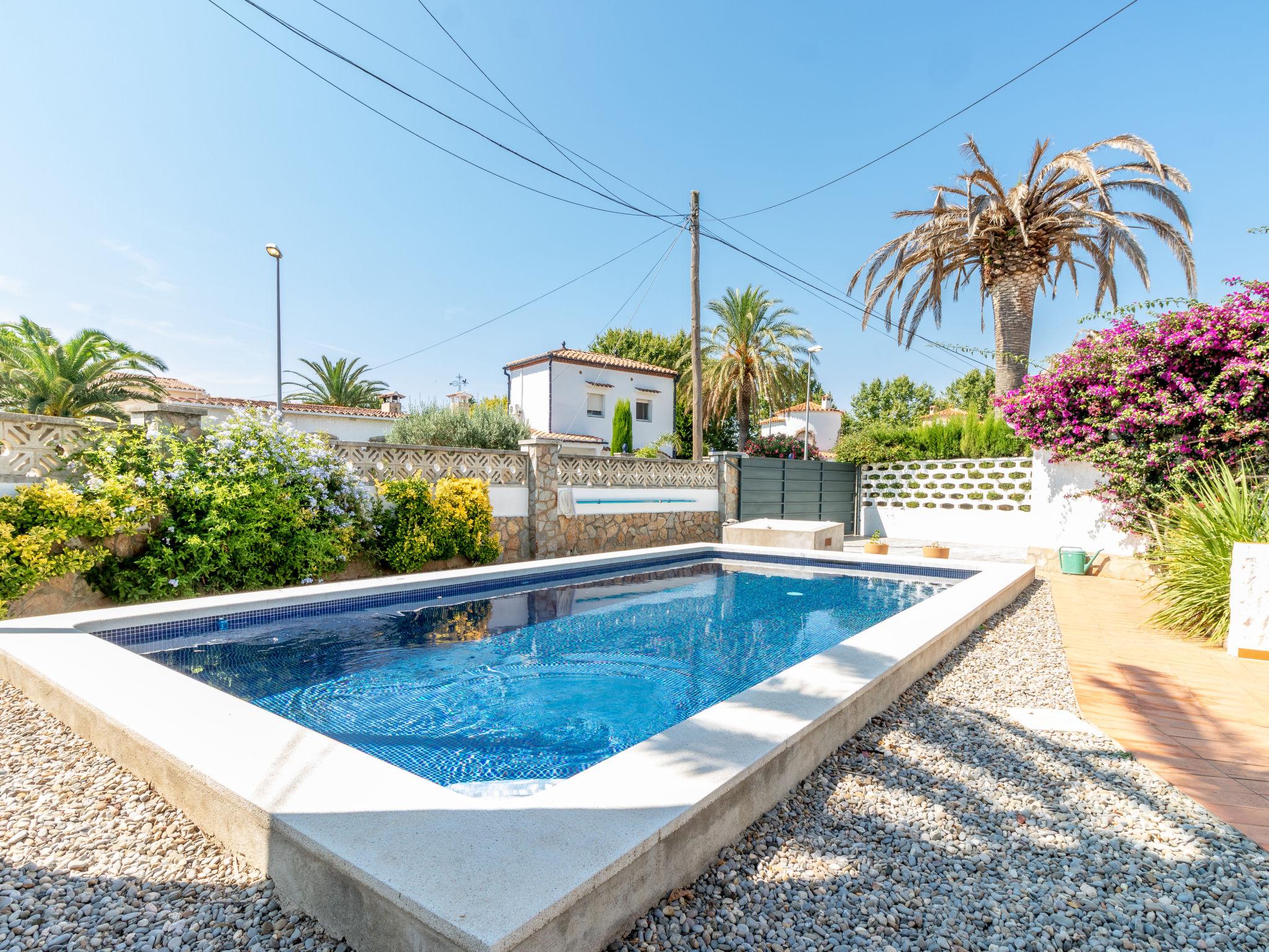 Foto 15 - Casa con 3 camere da letto a Castelló d'Empúries con piscina privata e giardino