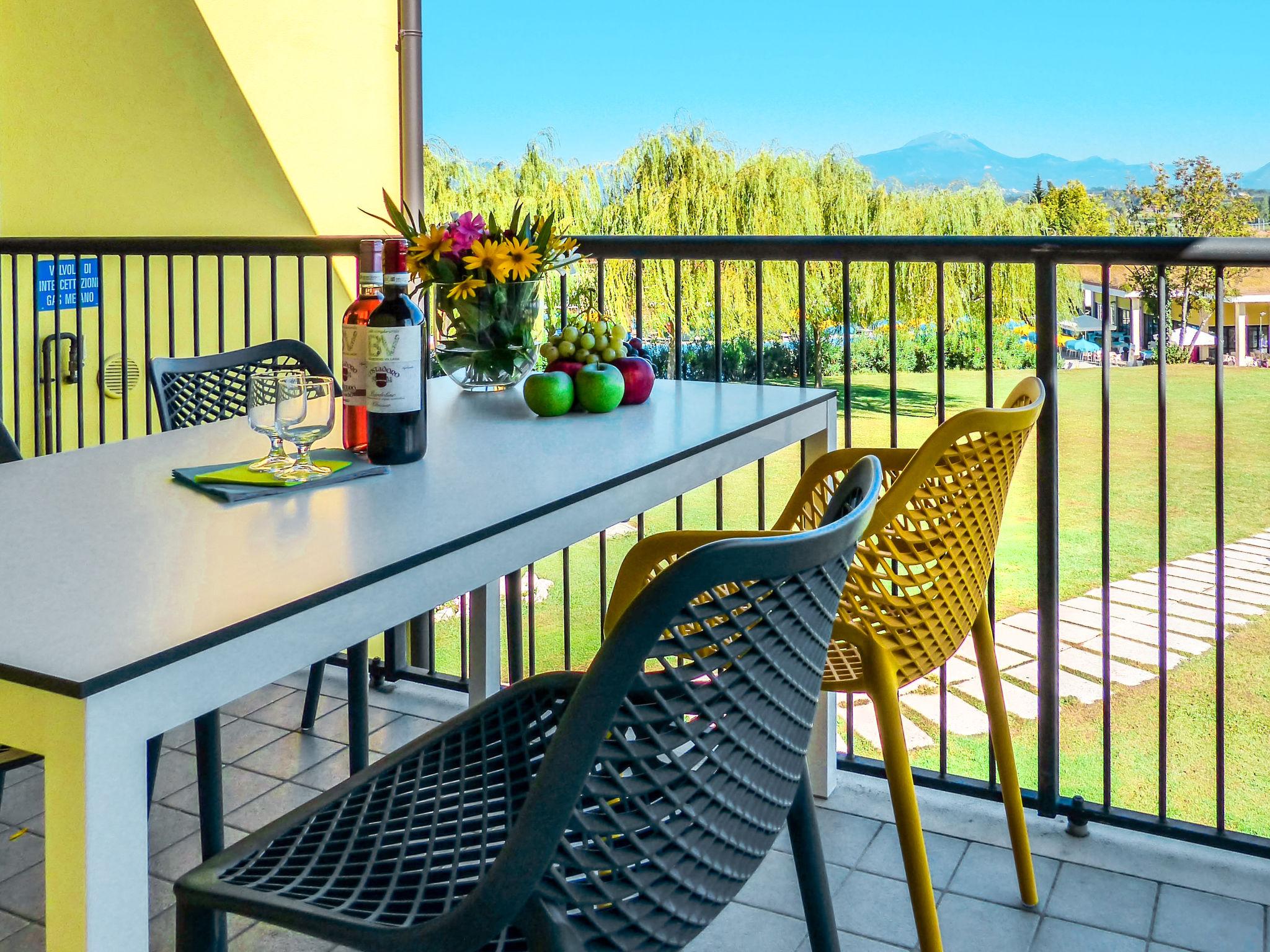 Foto 4 - Apartamento de 2 habitaciones en Castelnuovo del Garda con piscina y vistas a la montaña