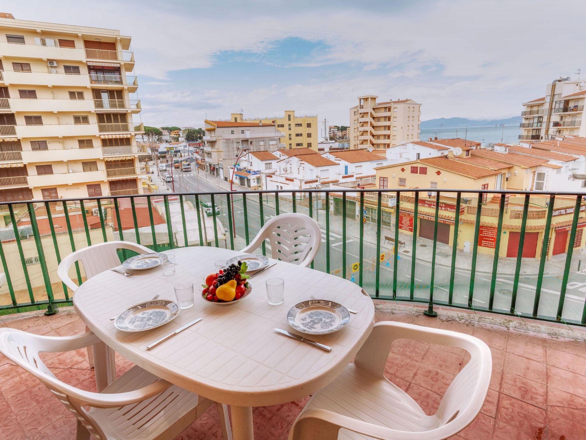 Photo 9 - Appartement de 2 chambres à l'Escala avec terrasse et vues à la mer