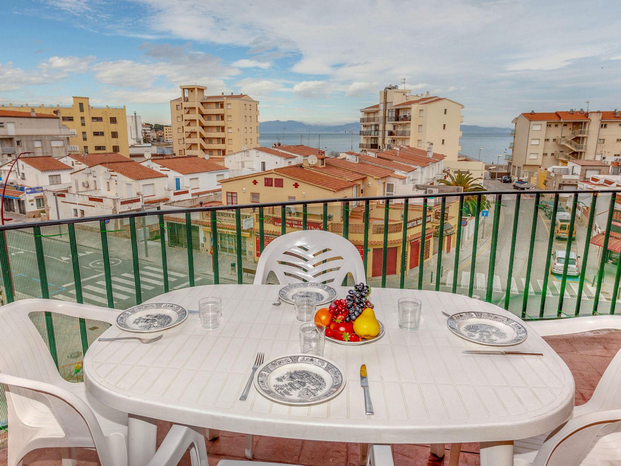 Foto 1 - Appartamento con 2 camere da letto a l'Escala con terrazza e vista mare