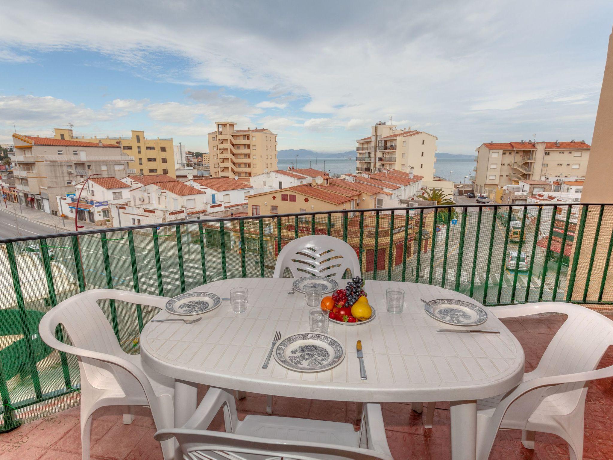 Photo 10 - 2 bedroom Apartment in l'Escala with terrace and sea view