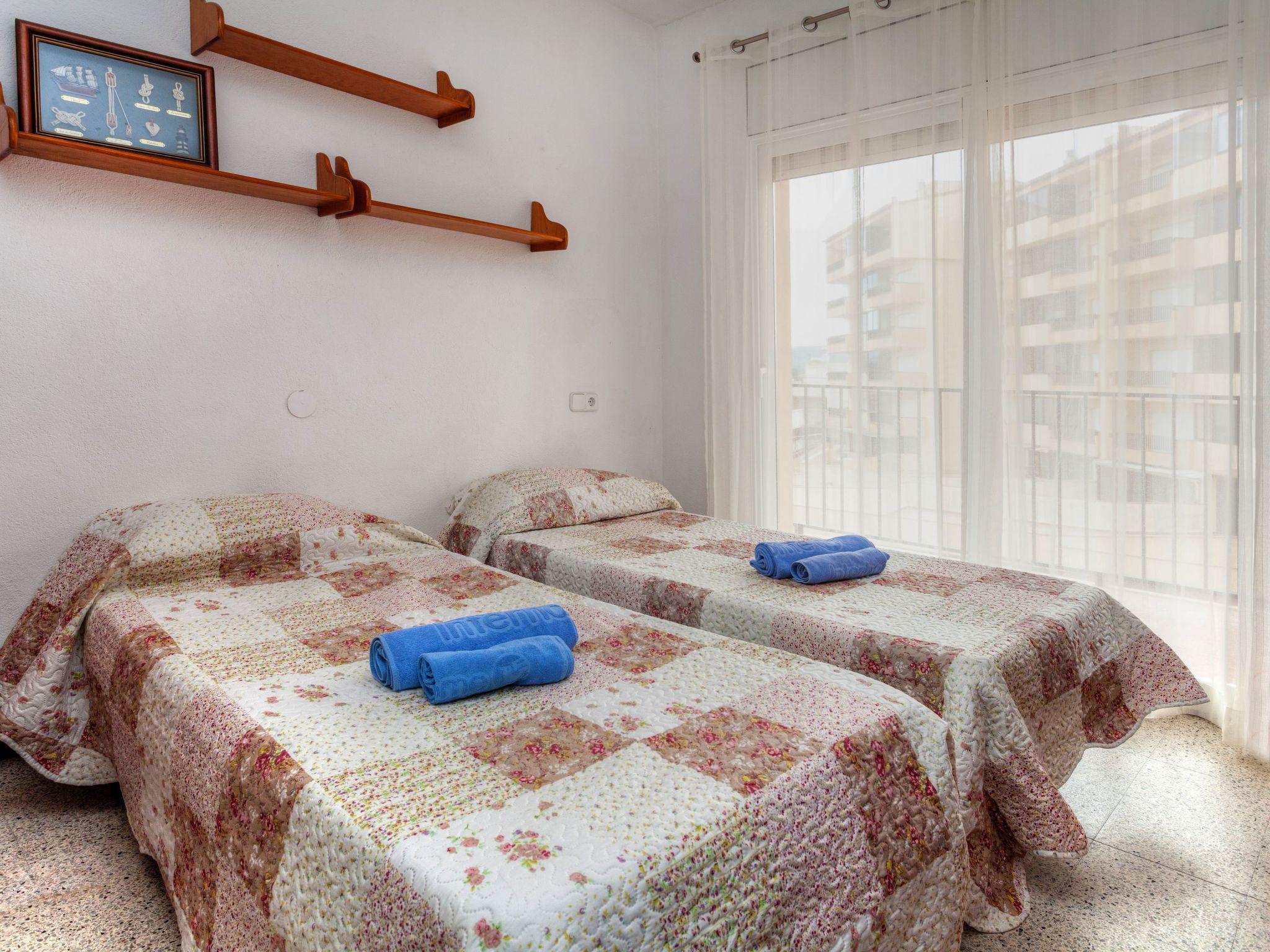 Foto 5 - Apartamento de 2 quartos em l'Escala com terraço