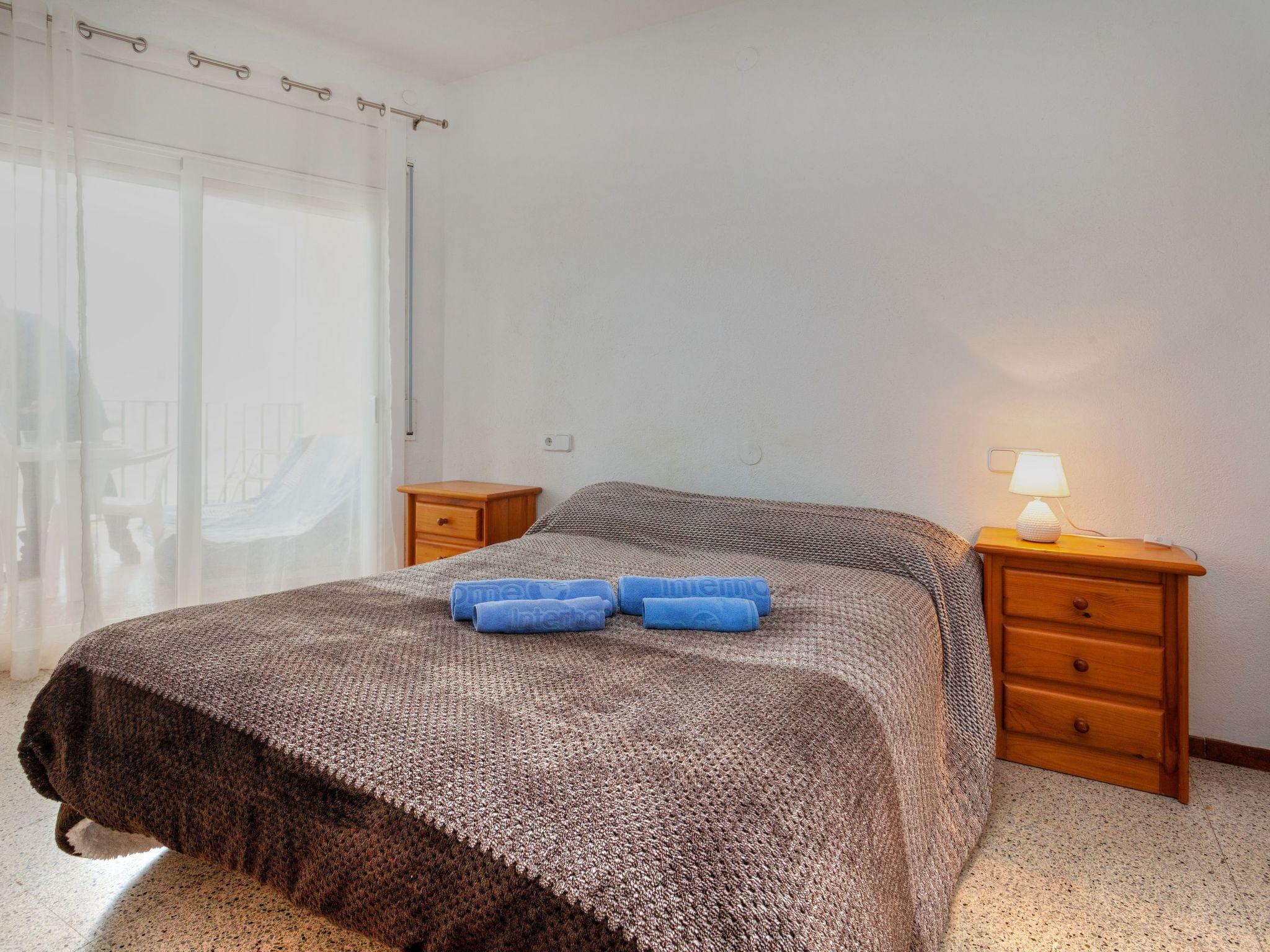 Foto 4 - Appartamento con 2 camere da letto a l'Escala con terrazza e vista mare