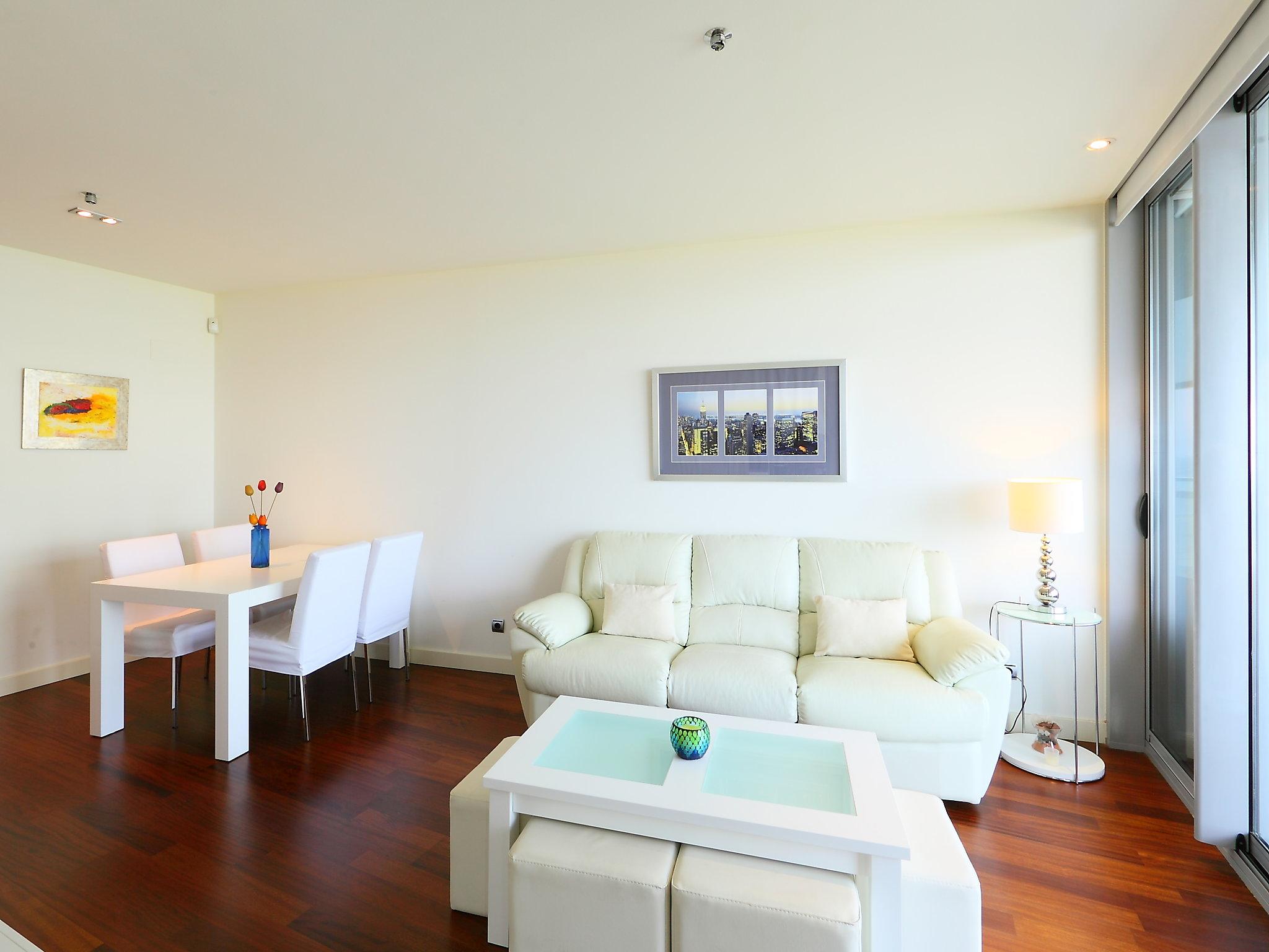Photo 2 - 2 bedroom Apartment in Barcelona with swimming pool and garden