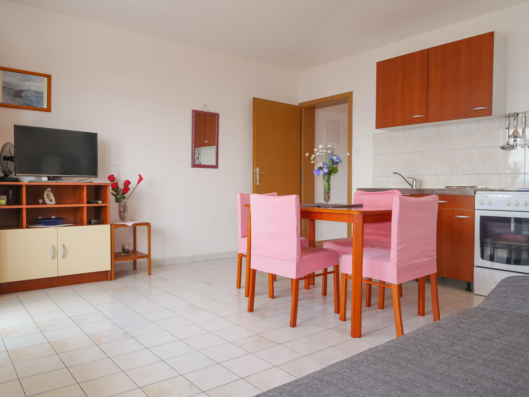 Foto 5 - Appartamento con 1 camera da letto a Crikvenica con vista mare