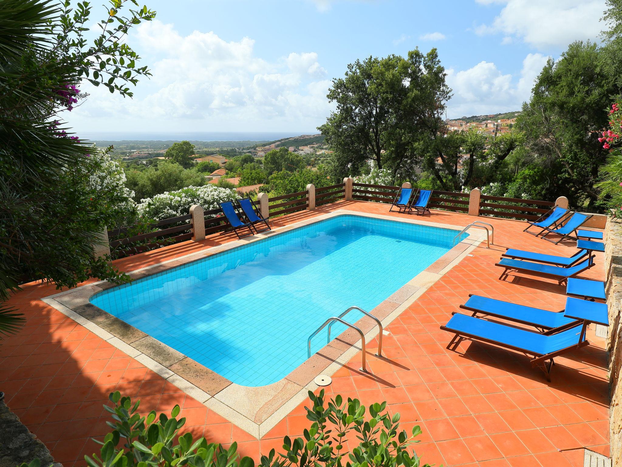 Photo 2 - Maison de 5 chambres à Badesi avec piscine privée et vues à la mer