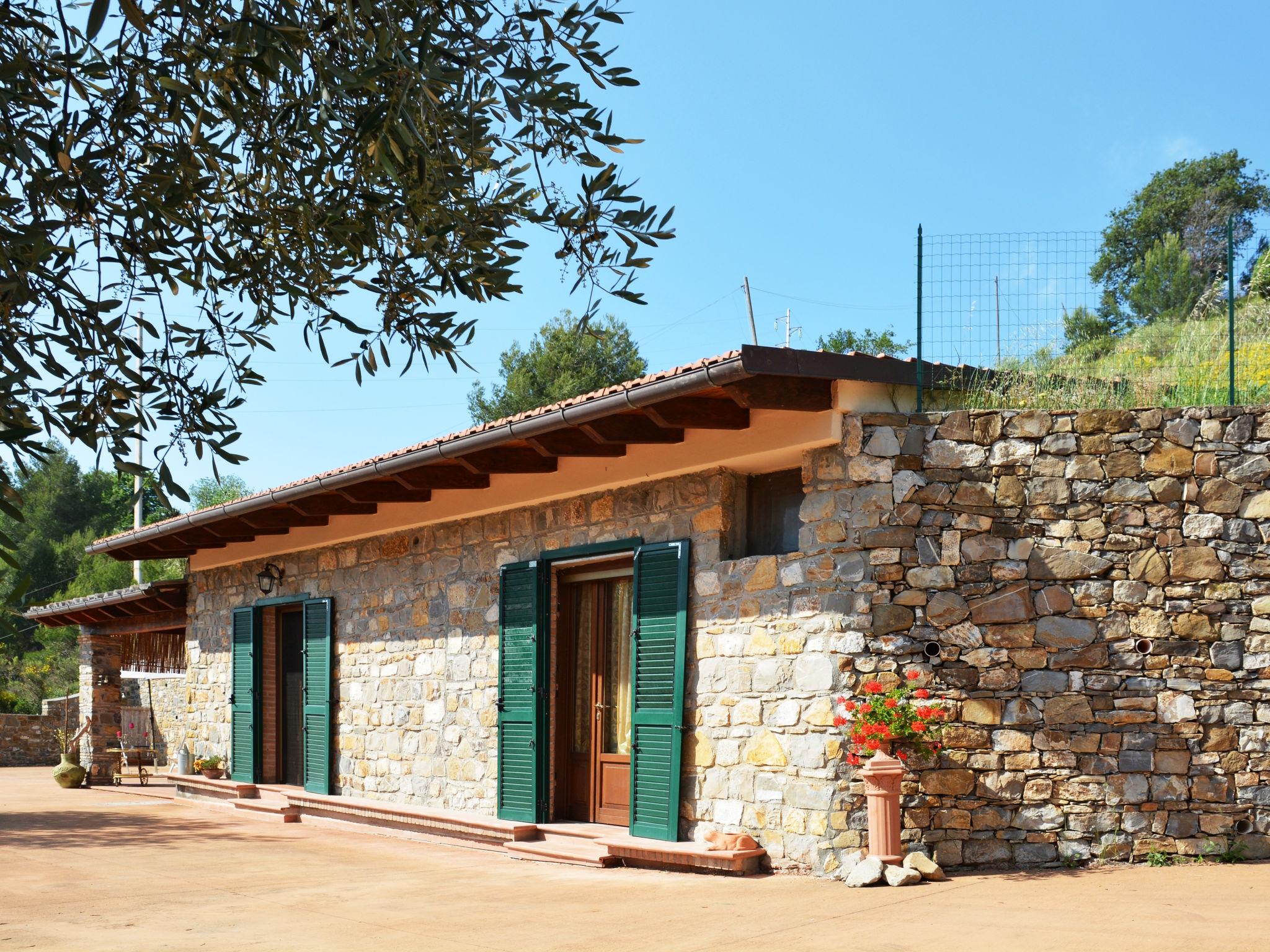 Foto 2 - Casa con 2 camere da letto a Cipressa con piscina privata e vista mare