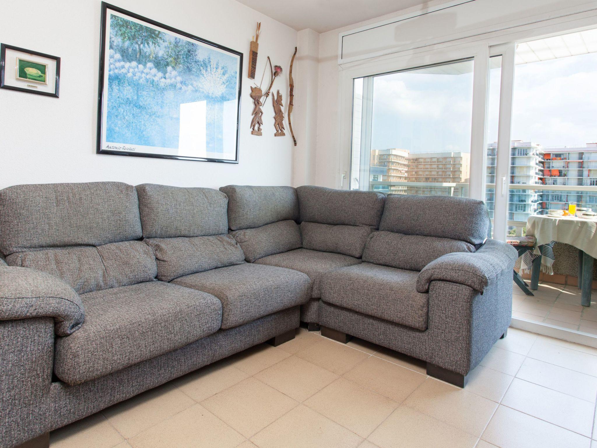 Photo 9 - 2 bedroom Apartment in Blanes with swimming pool and garden