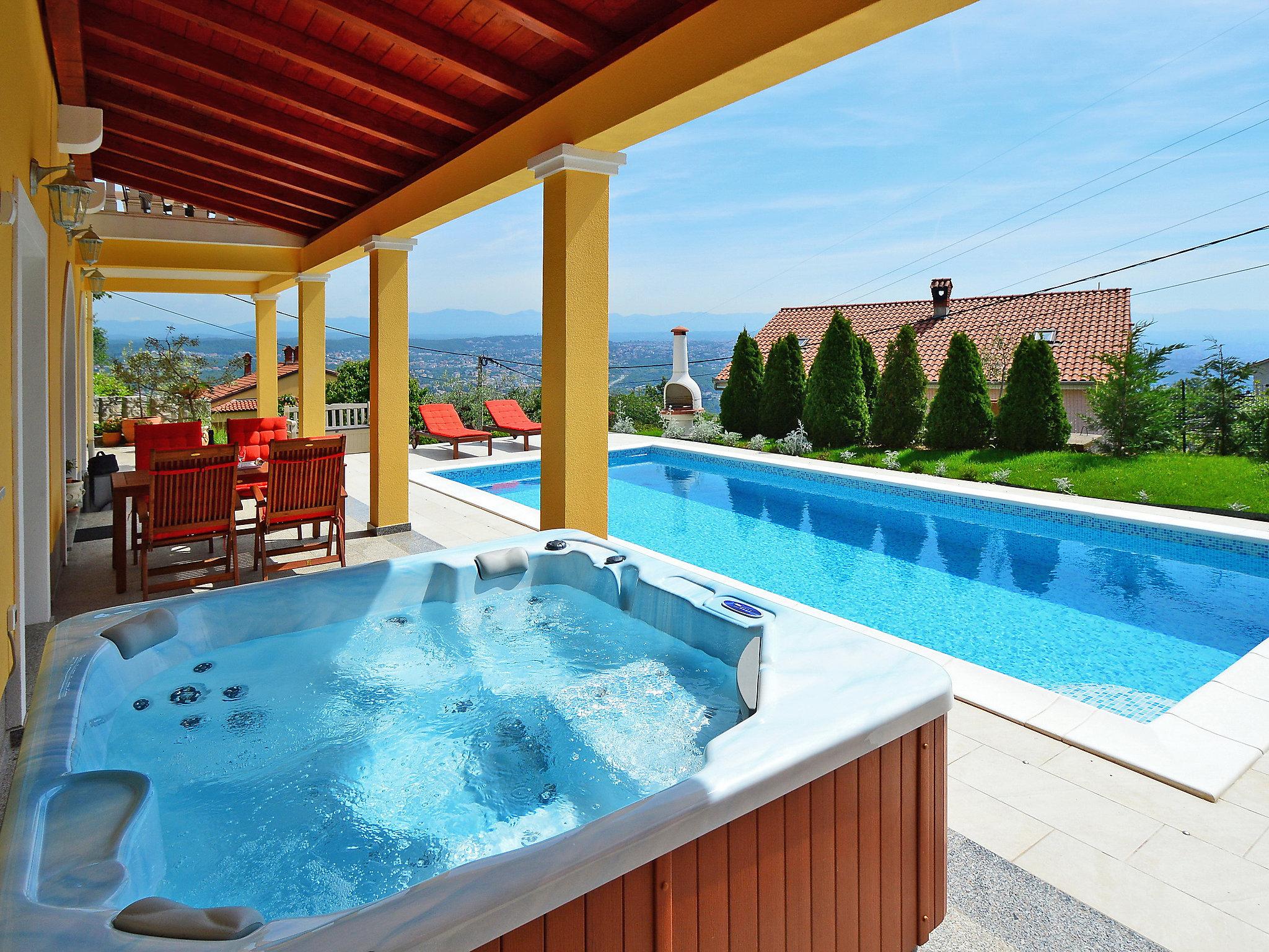 Photo 2 - Maison de 2 chambres à Matulji avec piscine privée et vues à la mer