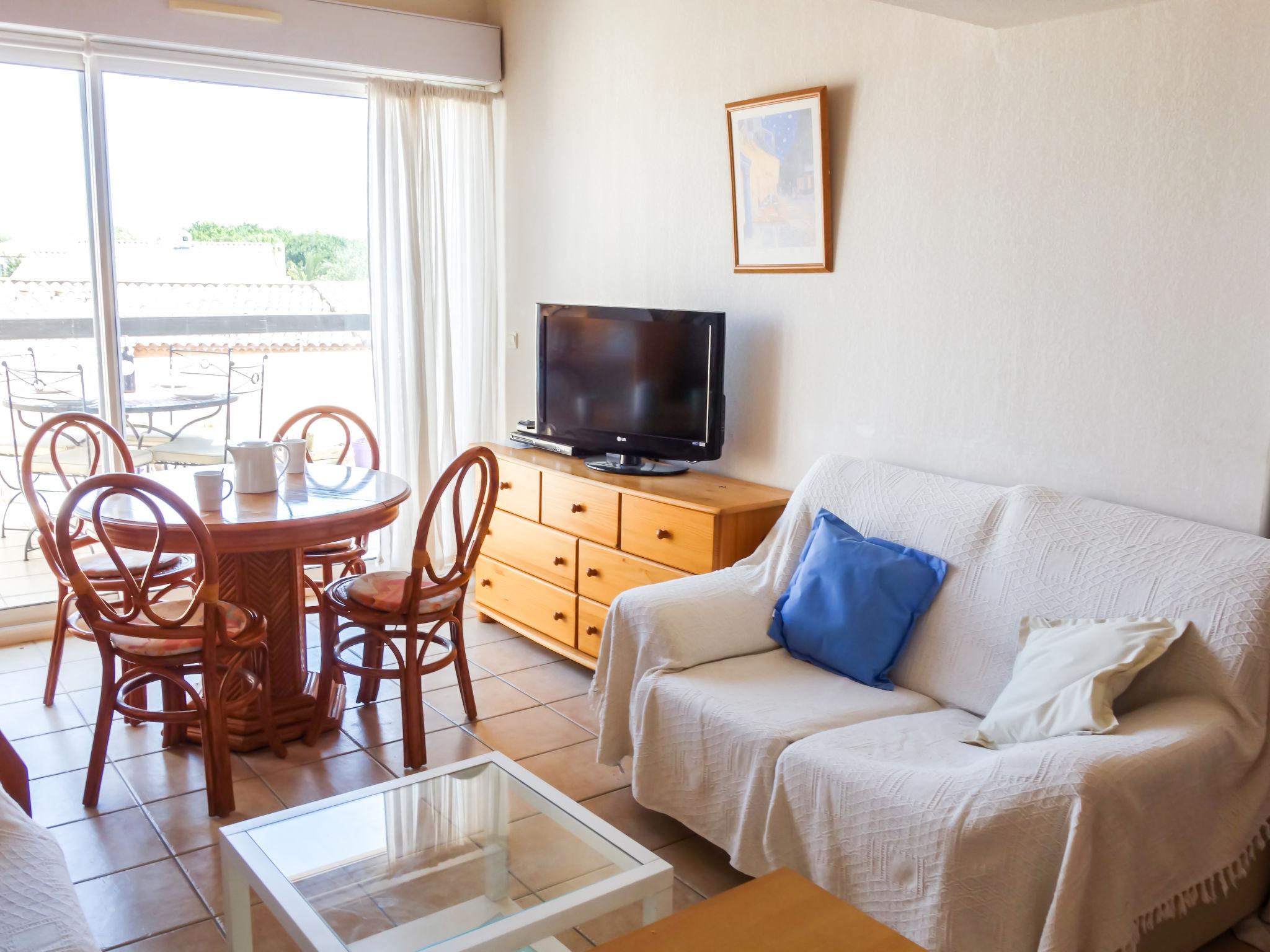 Foto 6 - Apartment mit 1 Schlafzimmer in Saint-Cyprien mit schwimmbad und blick aufs meer