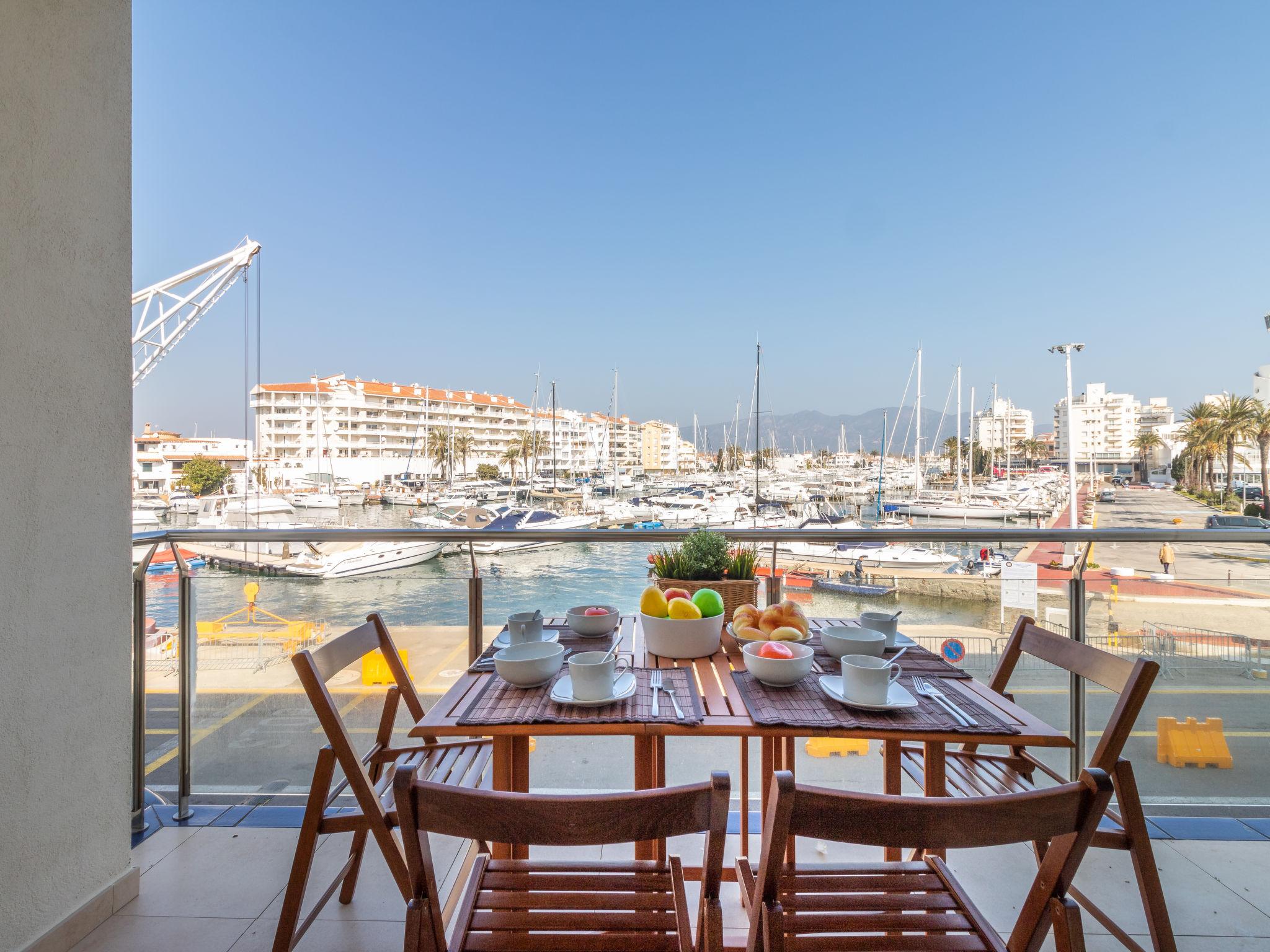 Foto 6 - Apartamento de 2 habitaciones en Castelló d'Empúries con terraza