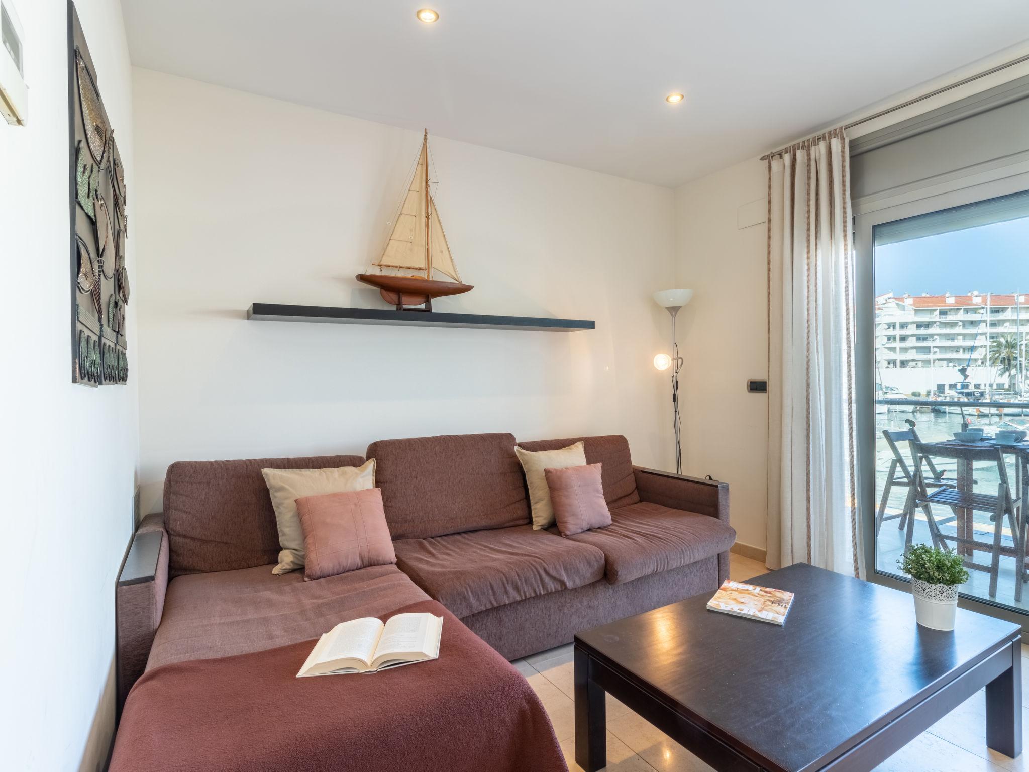 Foto 7 - Apartment mit 2 Schlafzimmern in Castelló d'Empúries mit terrasse und blick aufs meer