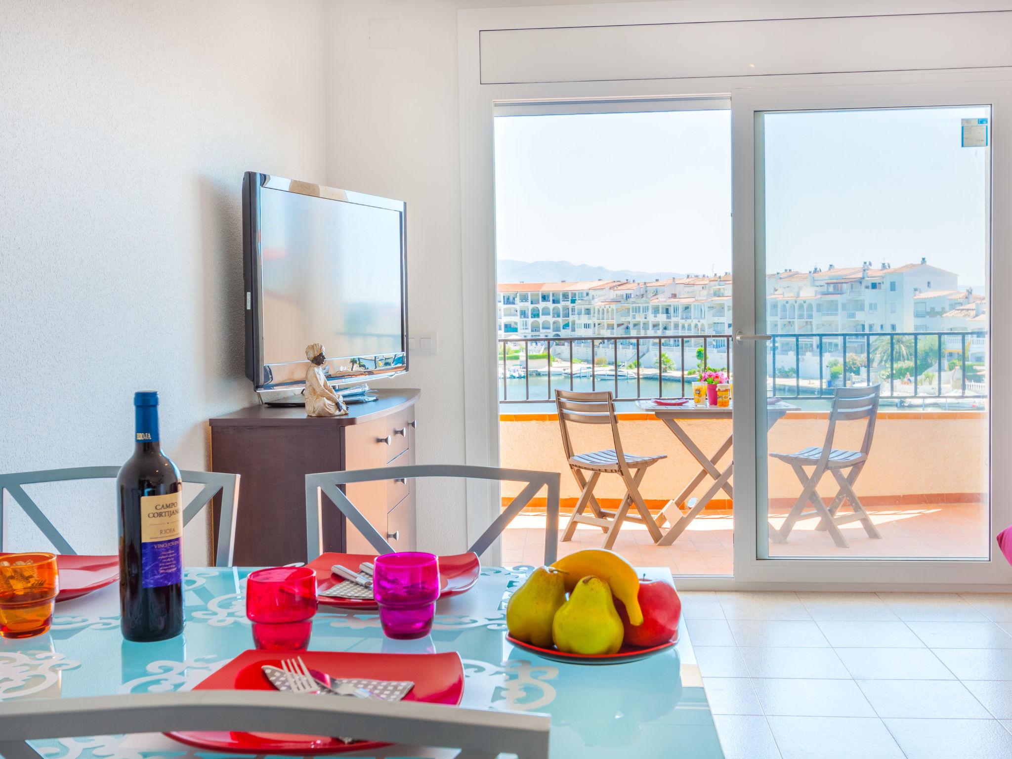 Foto 7 - Apartamento de 1 quarto em Castelló d'Empúries com piscina e vistas do mar