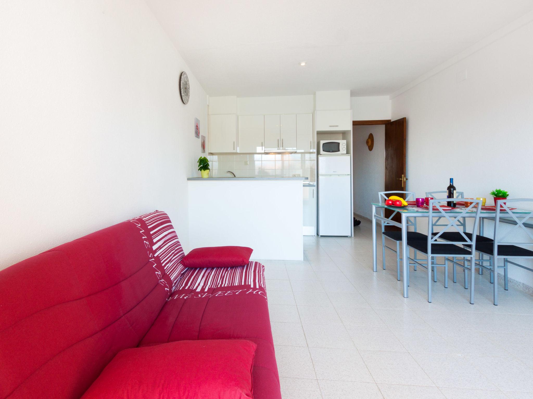 Foto 6 - Apartamento de 1 quarto em Castelló d'Empúries com piscina e vistas do mar