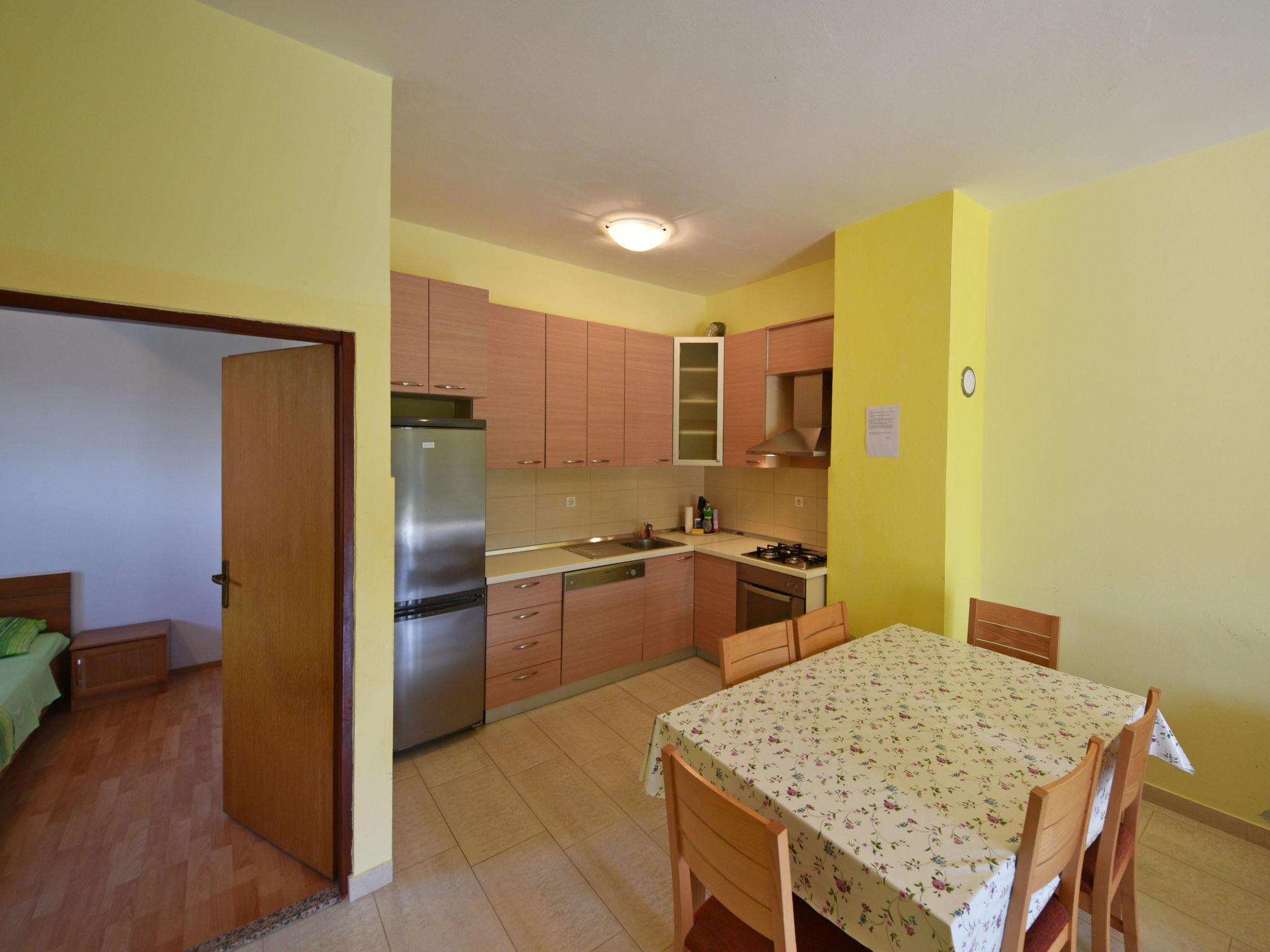 Foto 7 - Appartamento con 1 camera da letto a Jasenice con terrazza e vista mare