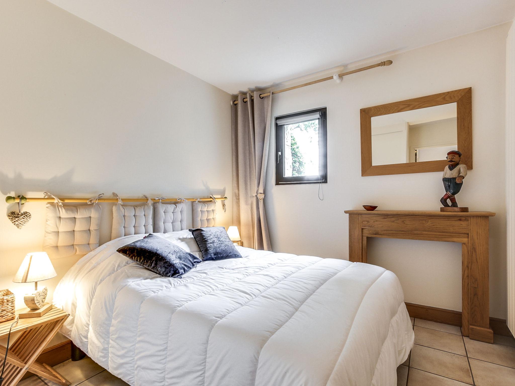 Foto 9 - Appartamento con 2 camere da letto a Tourgéville con giardino e vista mare