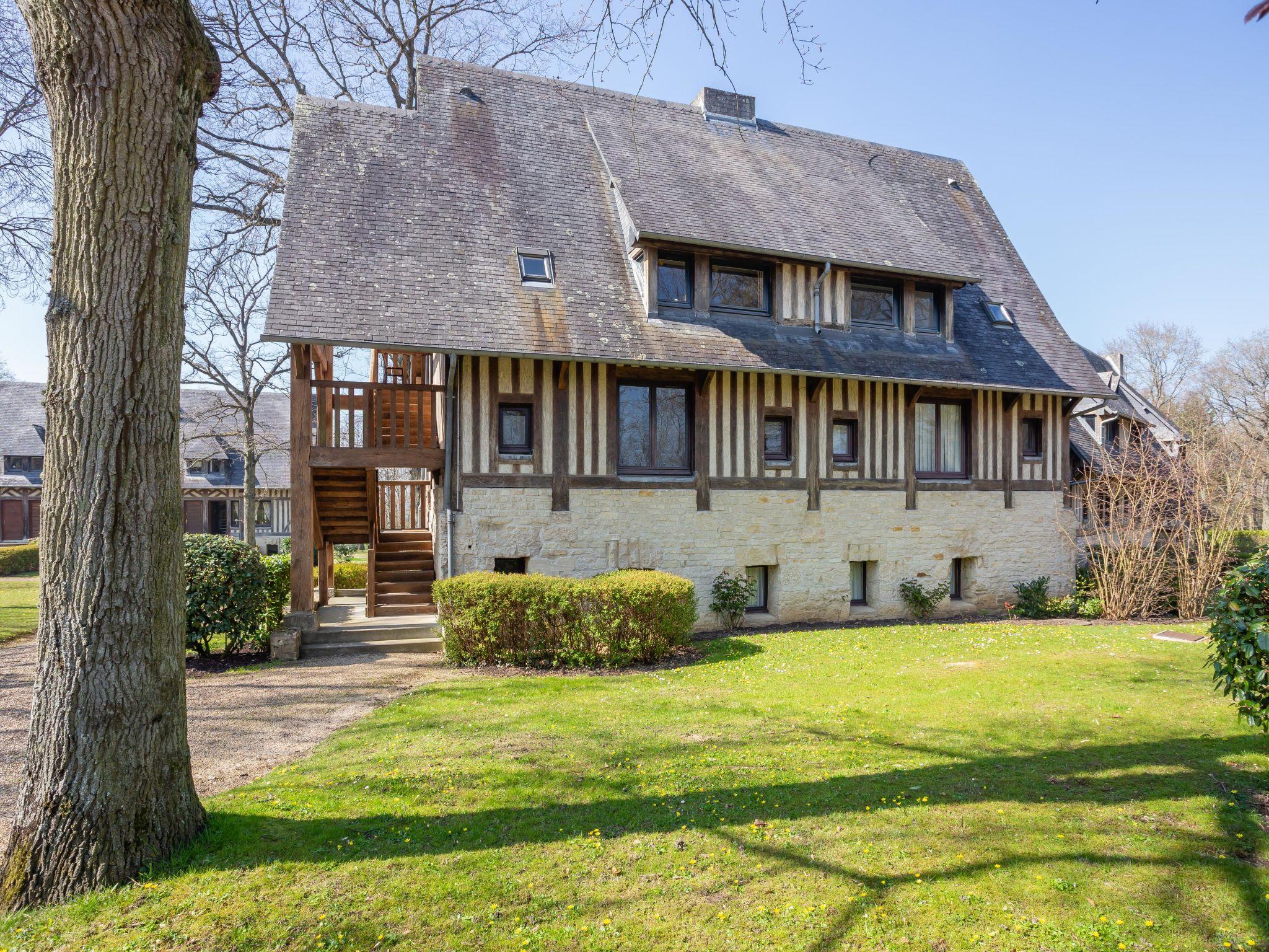 Photo 1 - Appartement de 1 chambre à Tourgéville avec jardin et vues à la mer