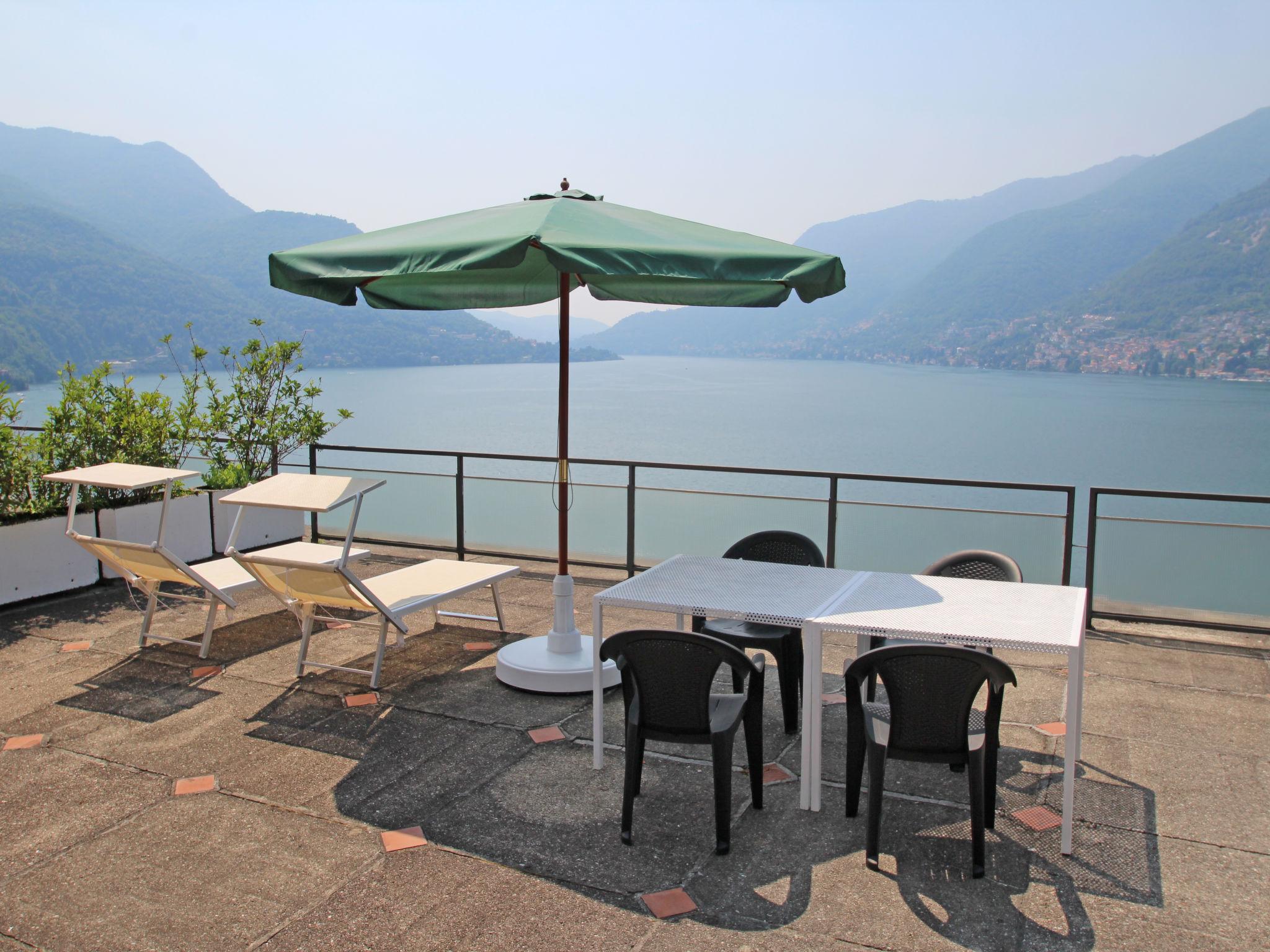 Foto 4 - Apartamento de 1 habitación en Faggeto Lario con piscina y vistas a la montaña