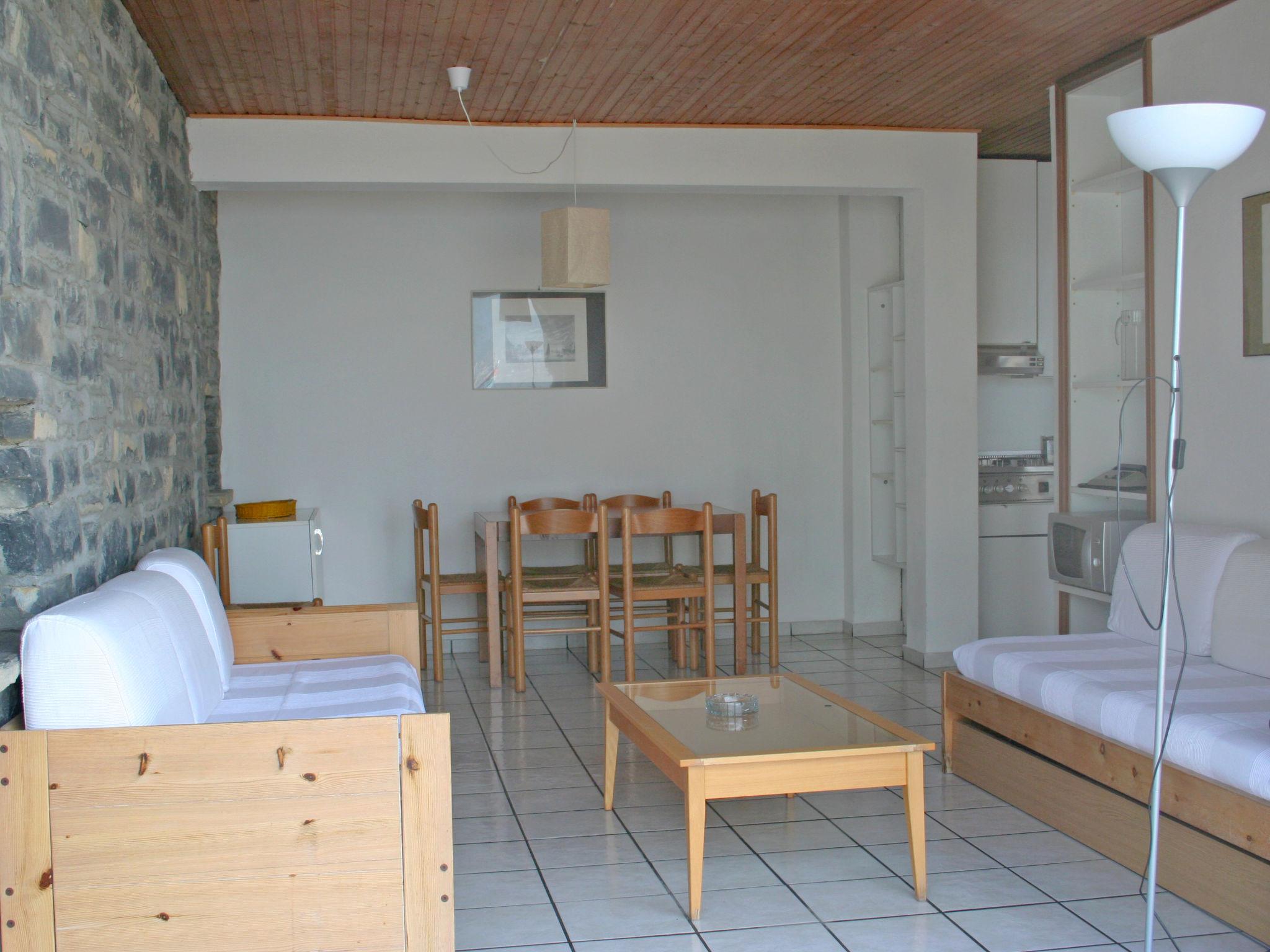 Foto 8 - Apartamento de 1 habitación en Faggeto Lario con piscina y vistas a la montaña