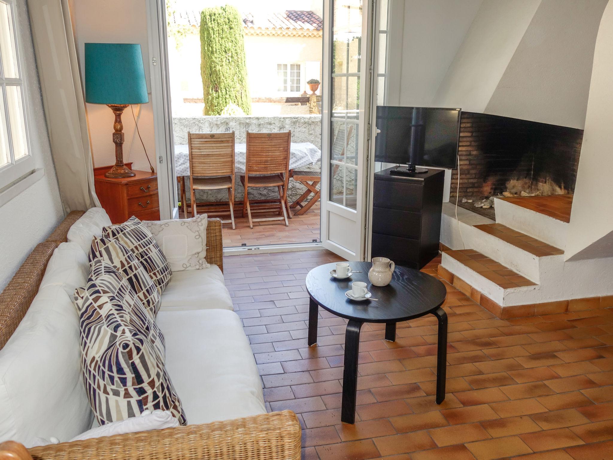 Photo 5 - 2 bedroom Apartment in Saint-Cyr-sur-Mer with terrace and sea view