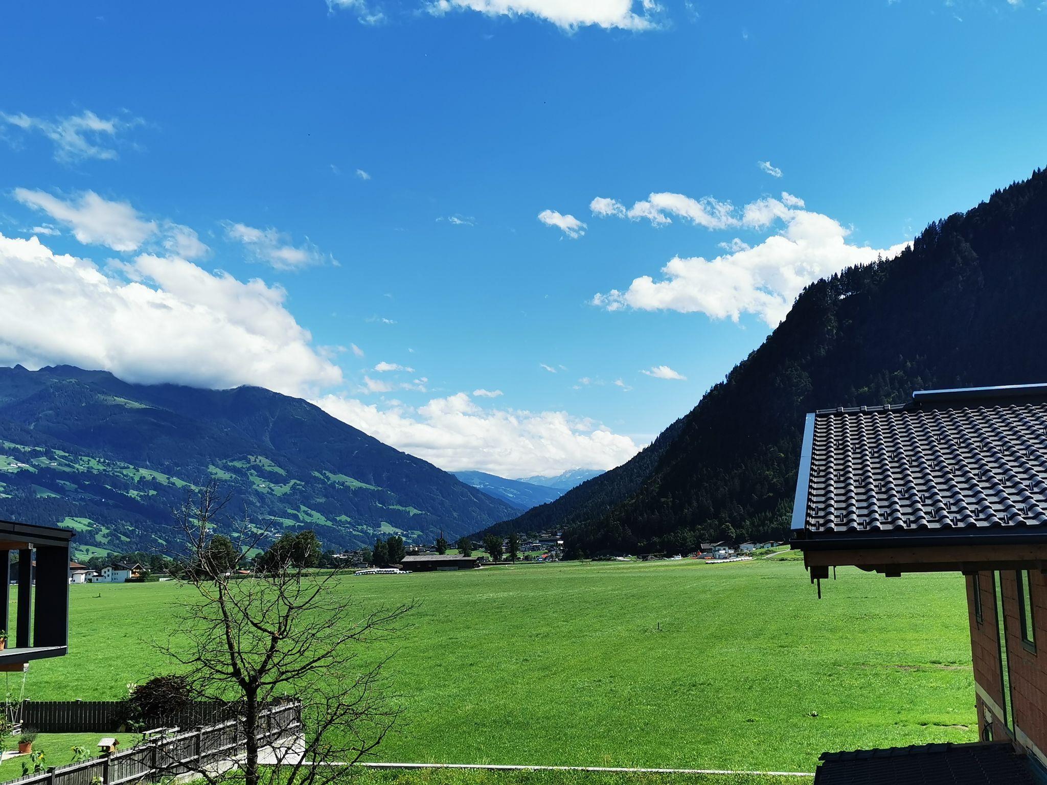 Foto 18 - Casa de 11 quartos em Strass im Zillertal com vista para a montanha