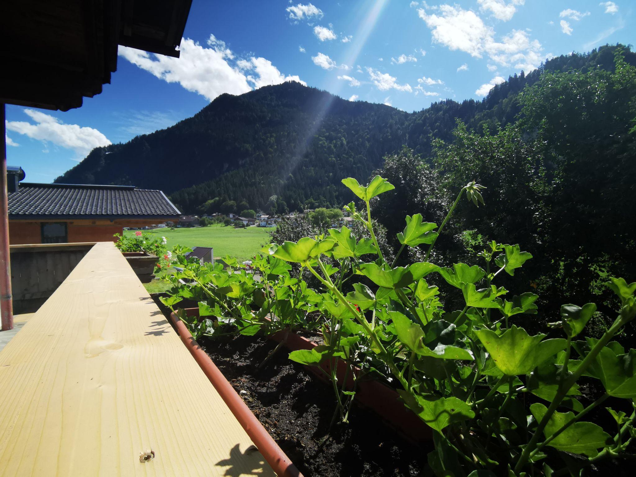 Foto 17 - Casa de 11 quartos em Strass im Zillertal com vista para a montanha