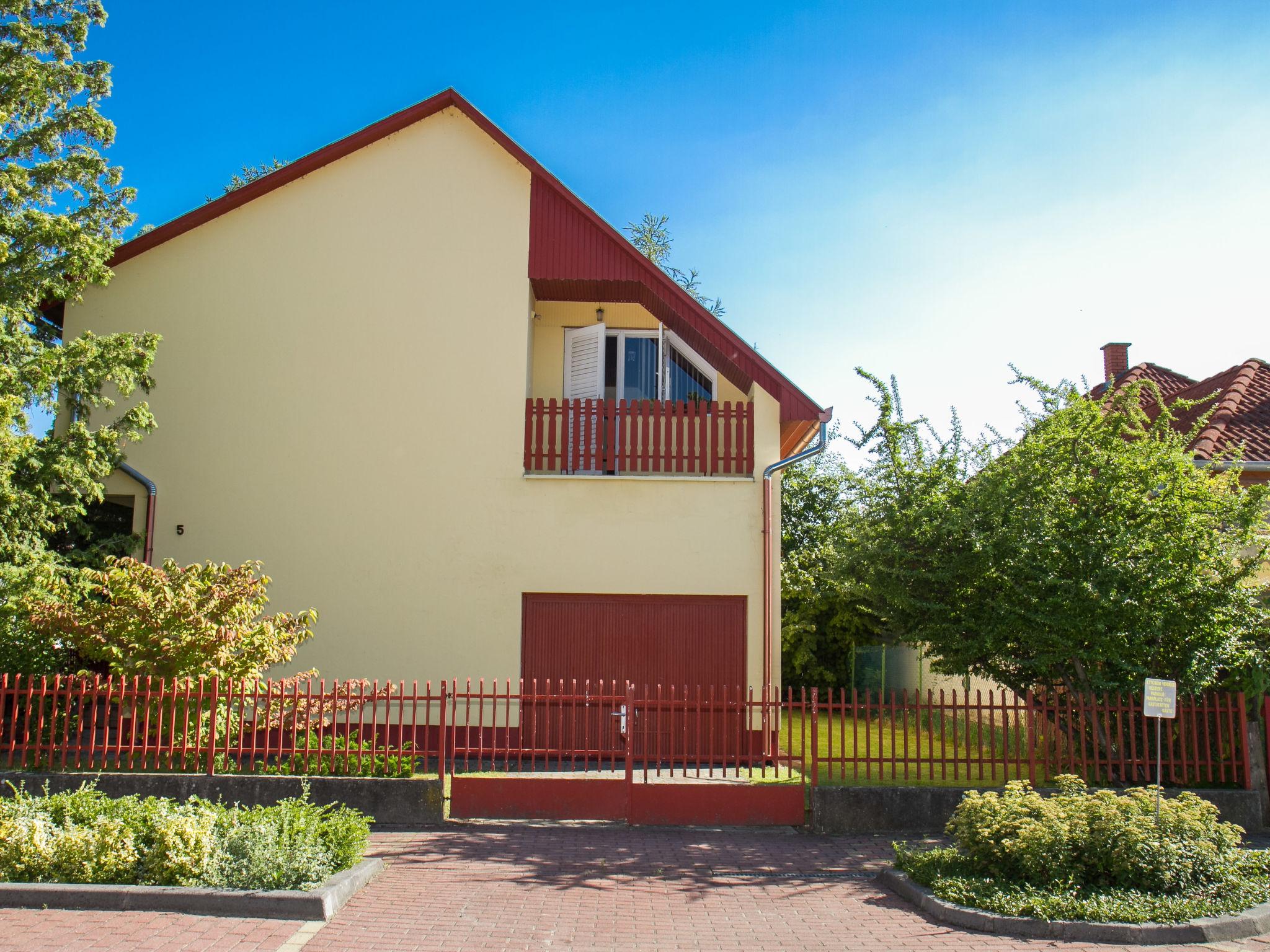 Foto 11 - Casa de 3 habitaciones en Balatonkeresztúr con jardín y terraza