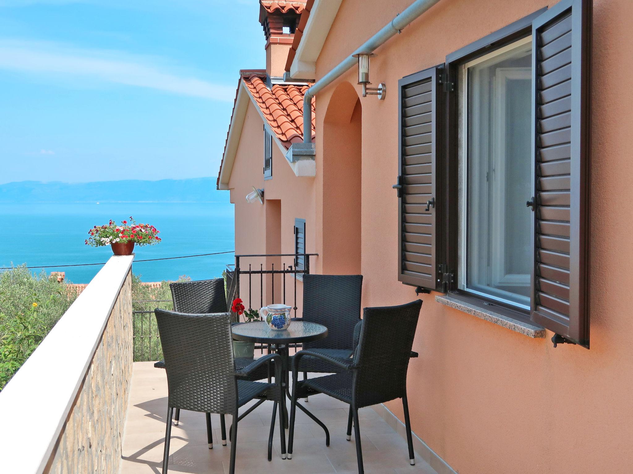 Photo 1 - Appartement de 1 chambre à Raša avec vues à la mer
