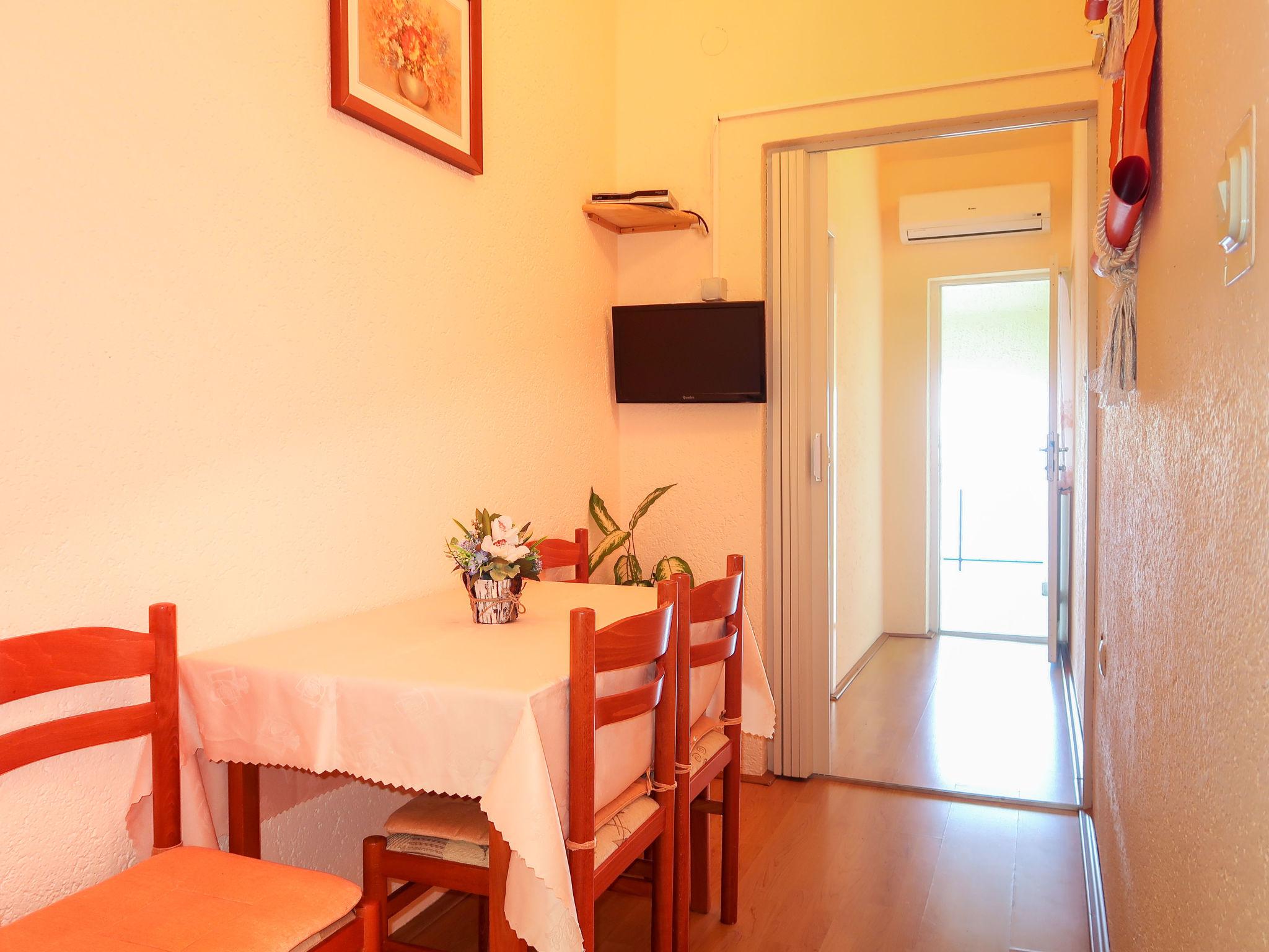 Photo 4 - 2 bedroom Apartment in Senj with garden and terrace