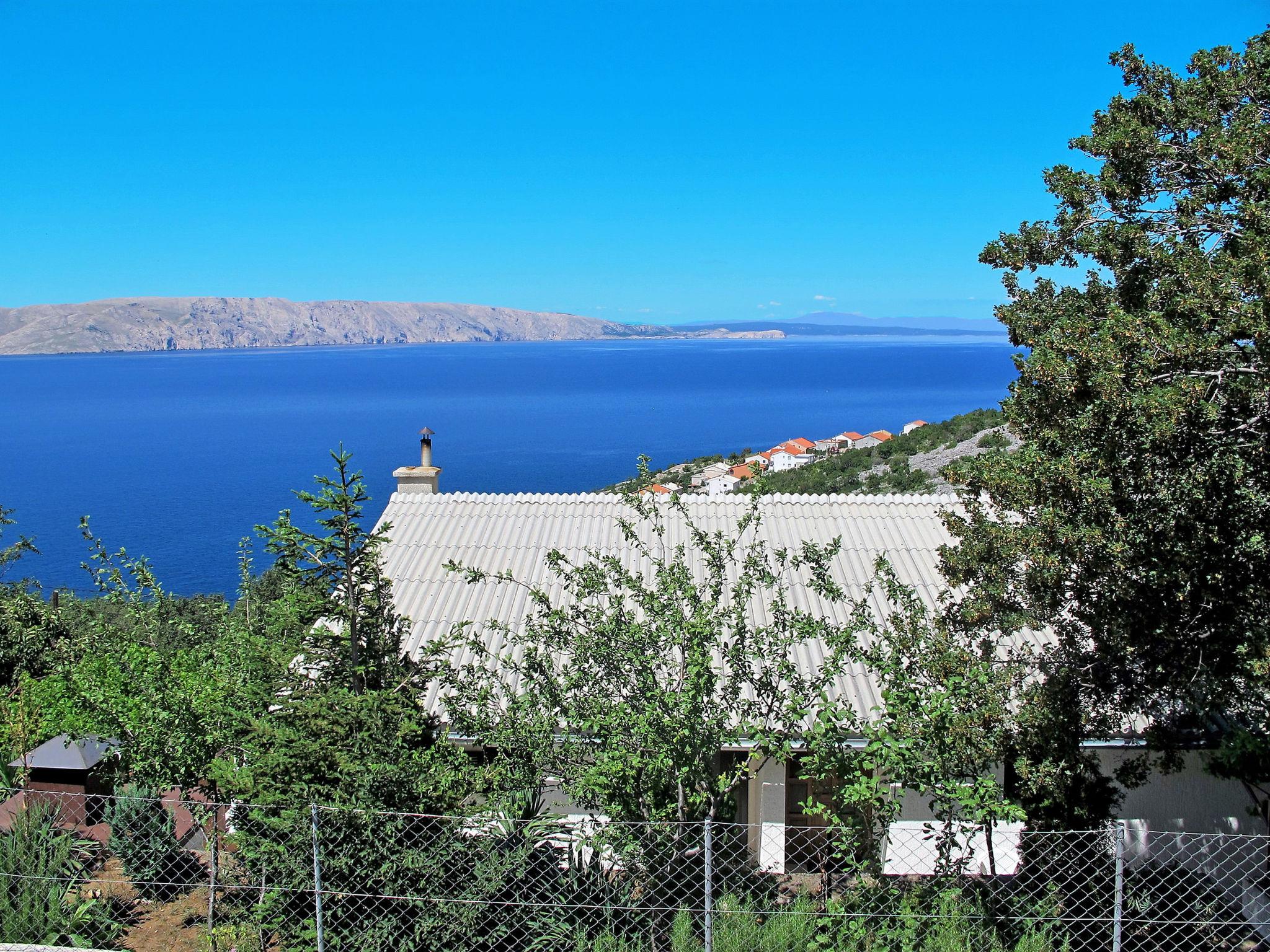 Foto 2 - Appartamento con 2 camere da letto a Senj con giardino e vista mare